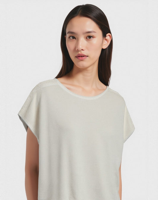 Woman's lace trim t-shirt for stylish comfort - Beige