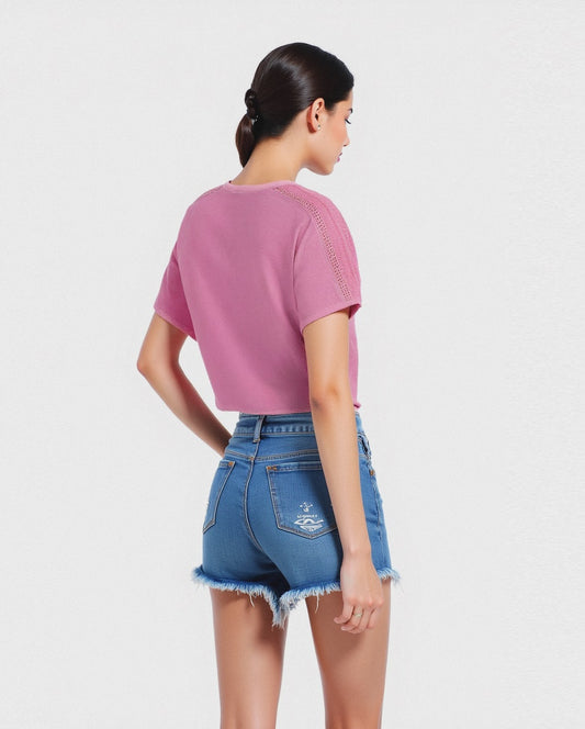 Woman's lace trim t-shirt for stylish comfort - Pink