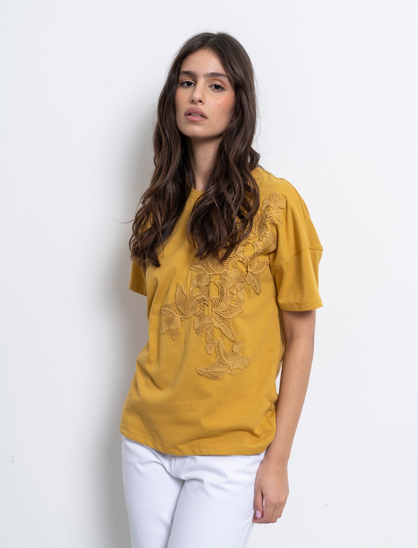 T-shirt con applicazione da donna - Senape