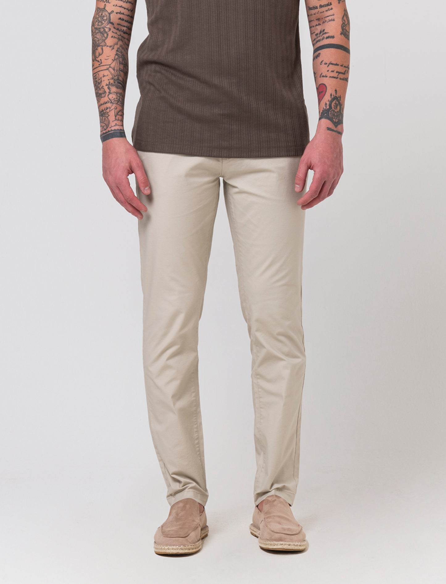 Pantaloni chino slim fit tessuto operato da uomo - Sabbia