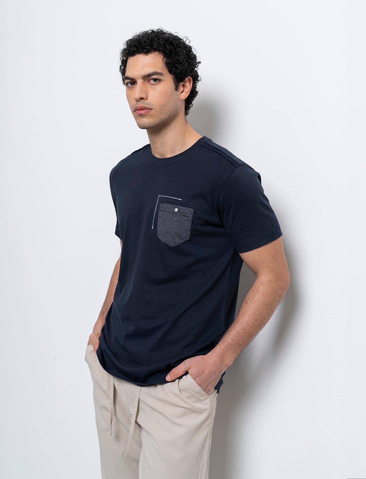 T-shirt con ricamo e taschino da uomo - Blu