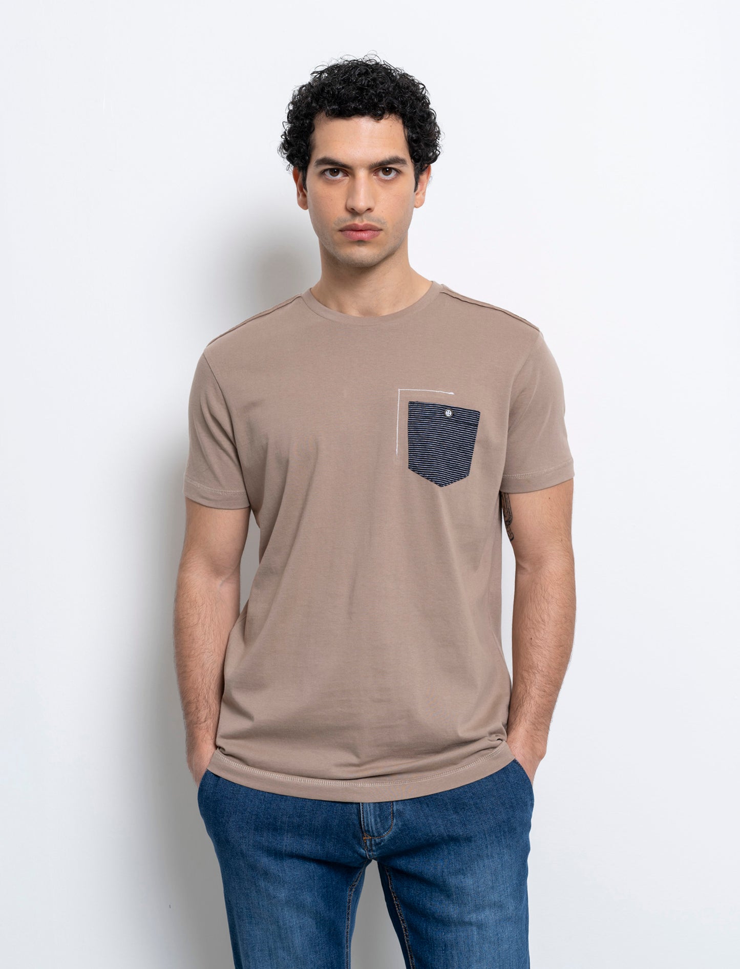 T-shirt con ricamo e taschino da uomo - Grigio tortora
