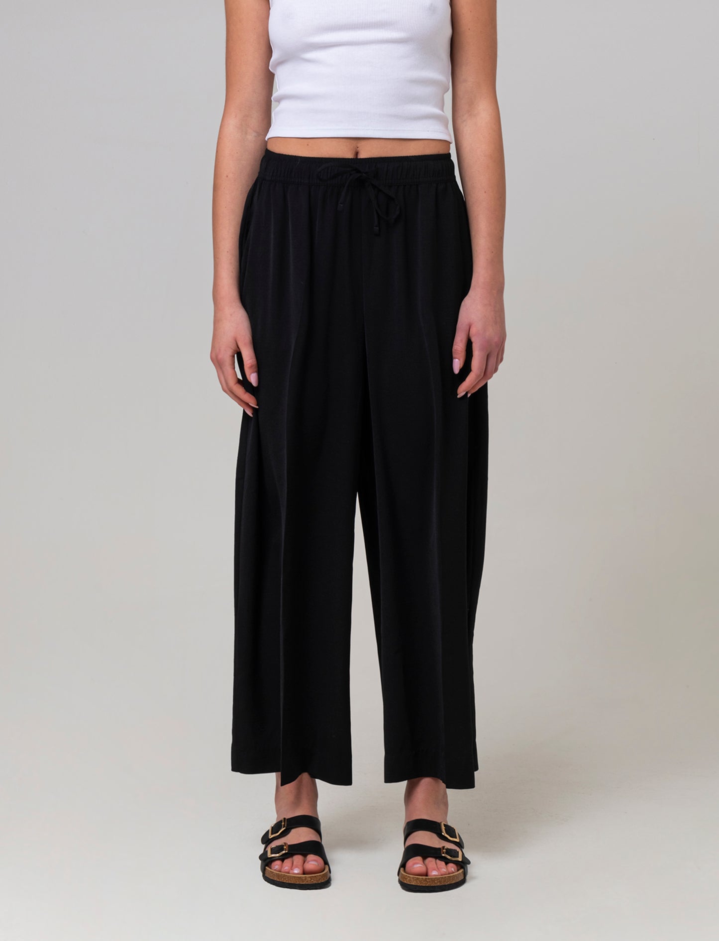 Woman's drawstring pants for comfort and style - Black