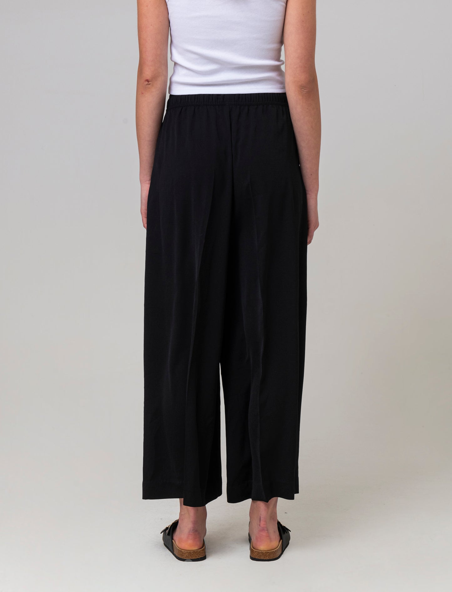 Woman's drawstring pants for comfort and style - Black