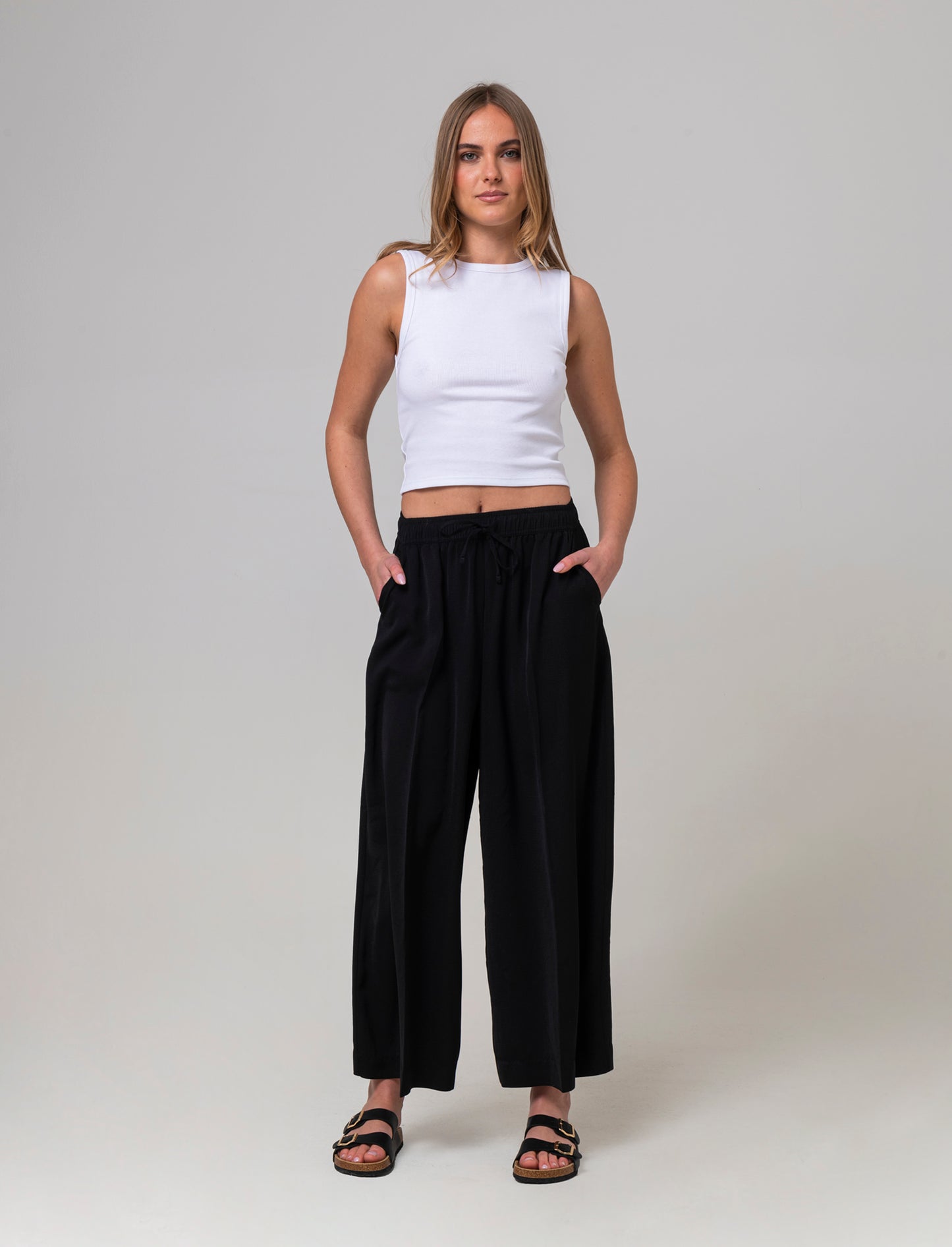 Woman's drawstring pants for comfort and style - Black