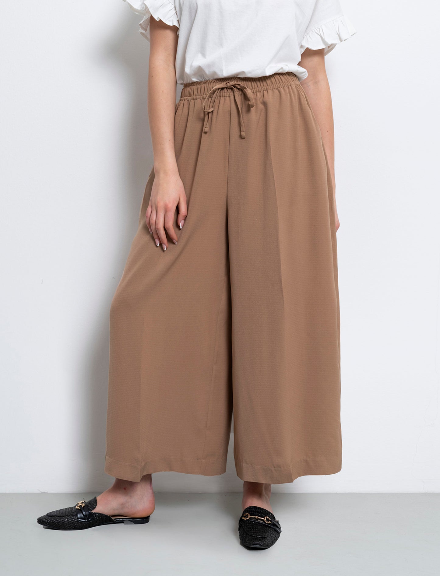 Woman's drawstring pants for comfort and style - Beige