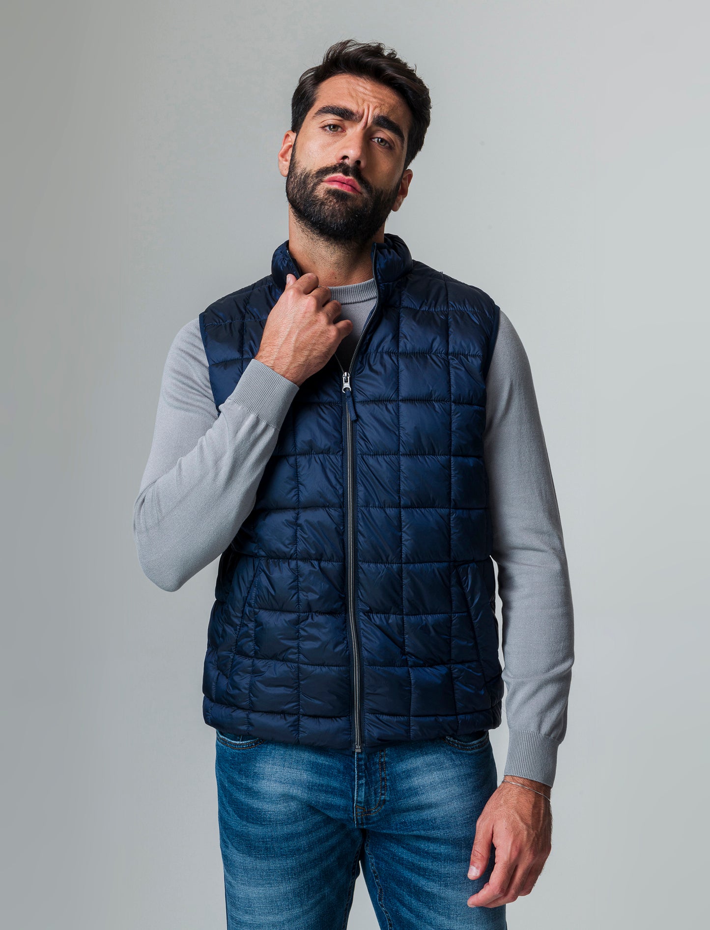 Man's padded sleeveless jacket with iridescent effect - Blue