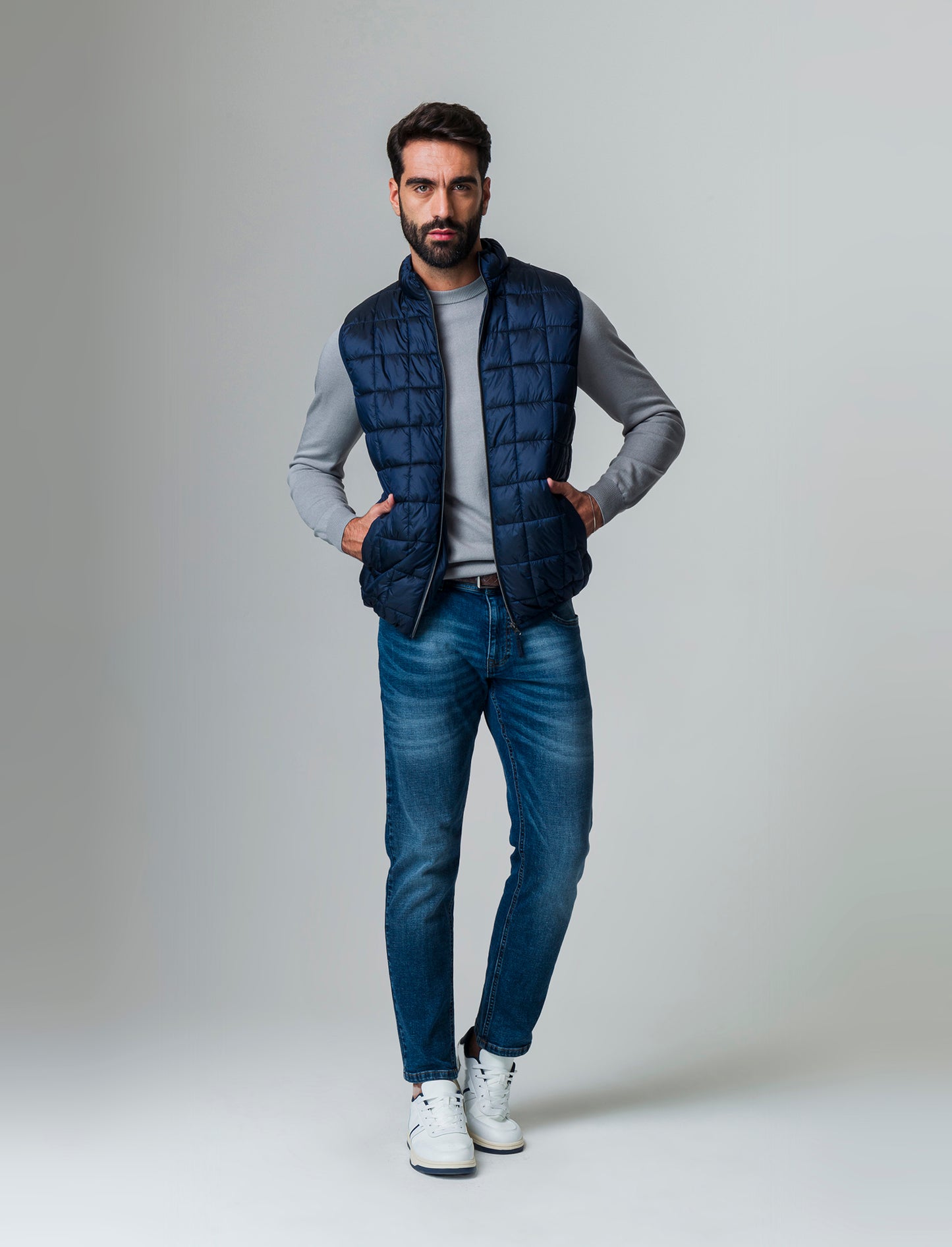 Man's padded sleeveless jacket with iridescent effect - Blue