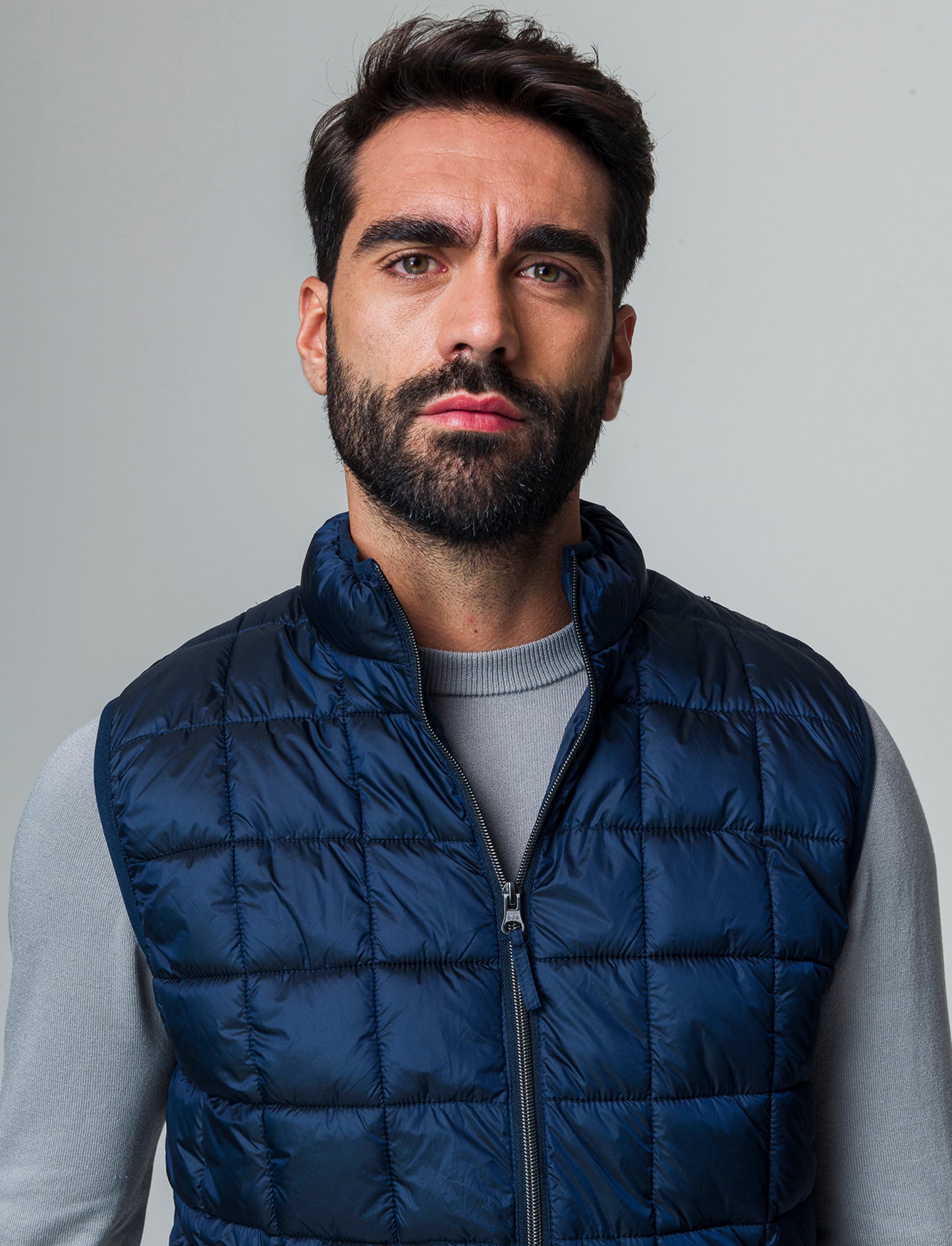 Man's padded sleeveless jacket with iridescent effect - Blue