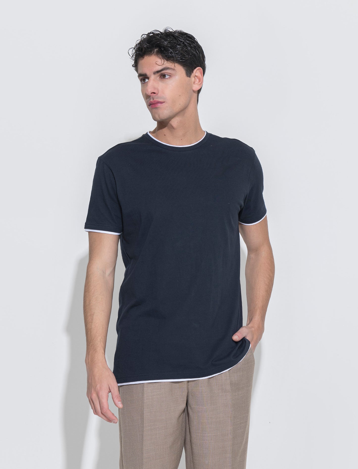 T-shirt in cotone con orli a contrasto da uomo - Blu