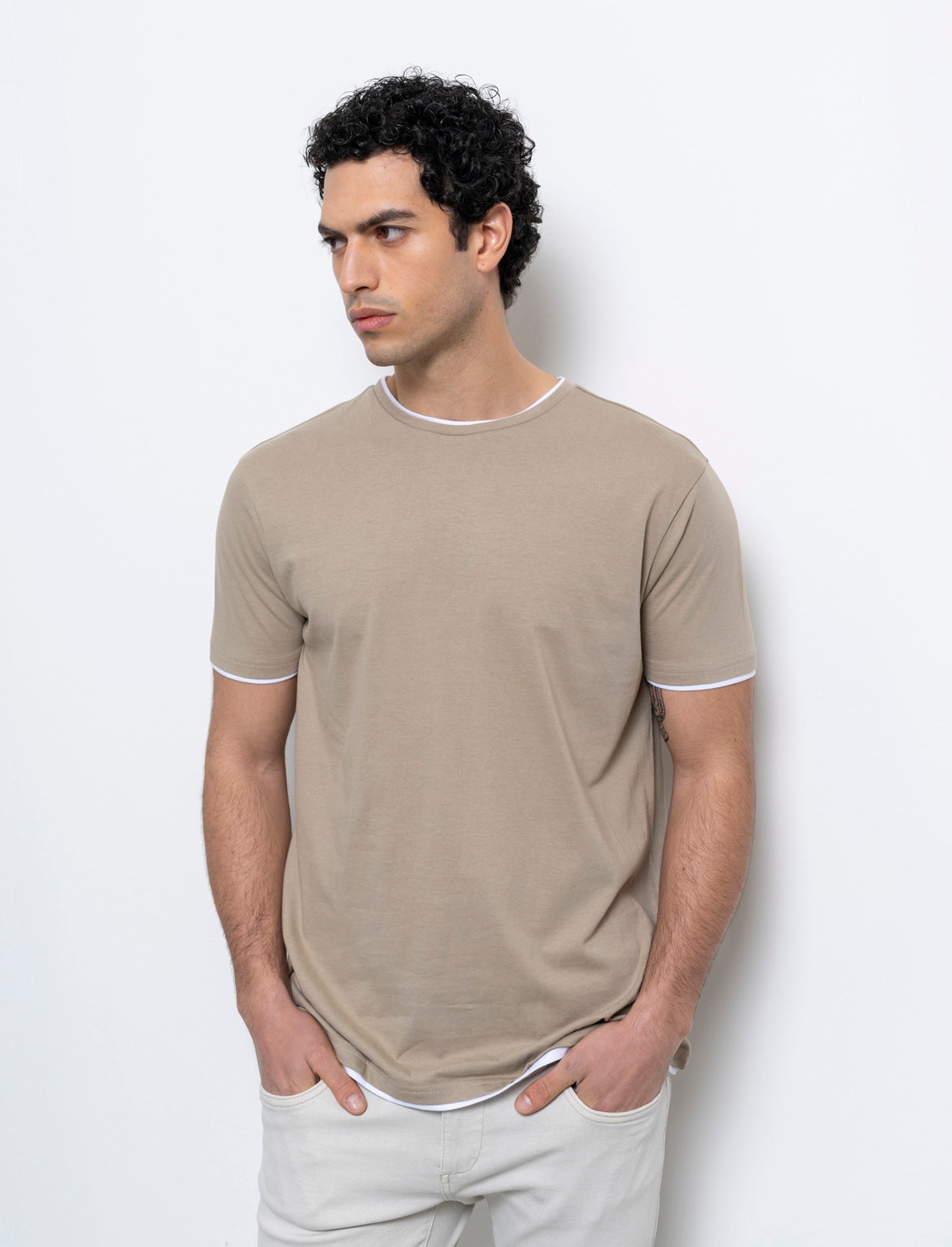 T-shirt in cotone con orli a contrasto da uomo - Verde salvia