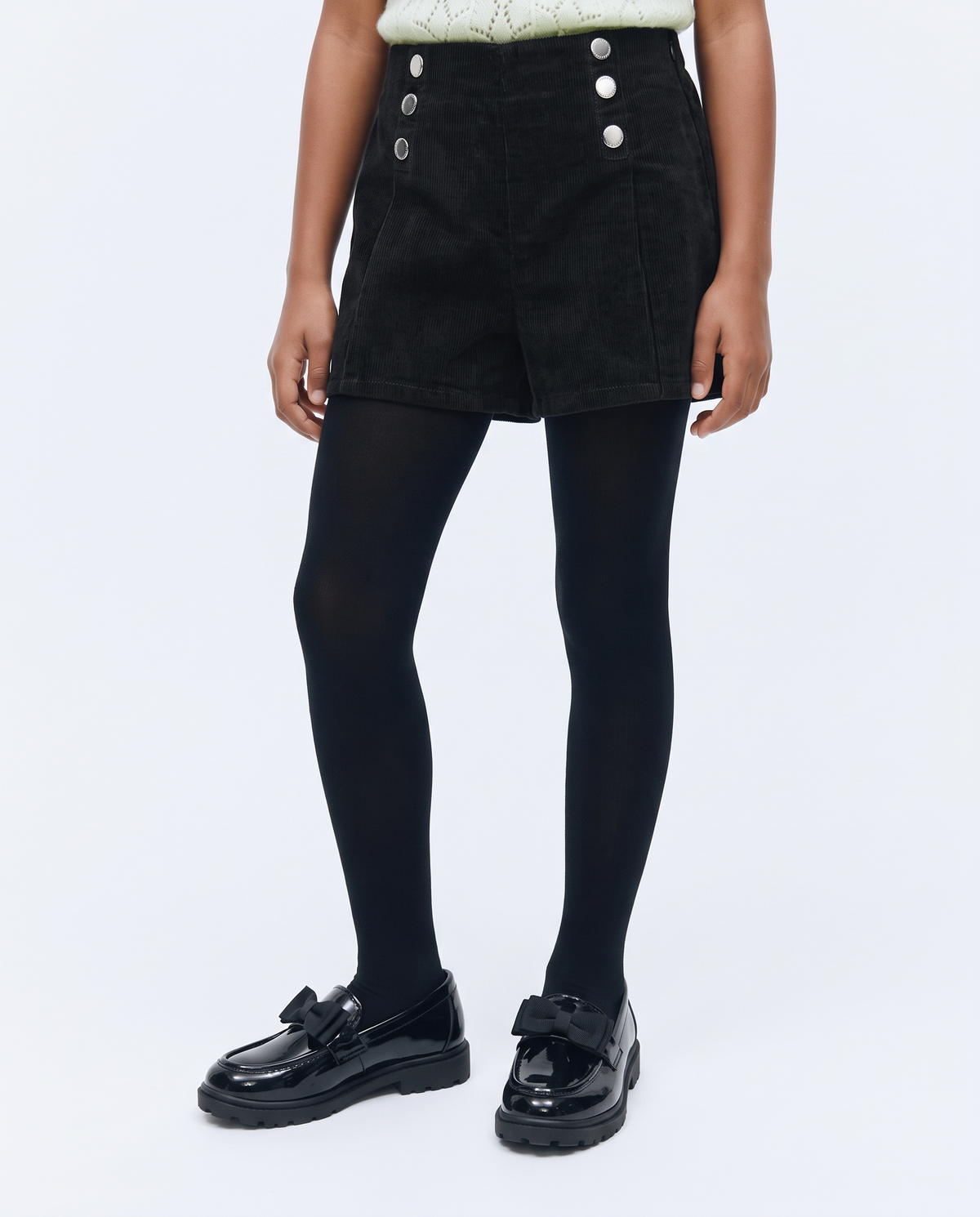Short in velluto elastico con tasche e pieghe - Nero