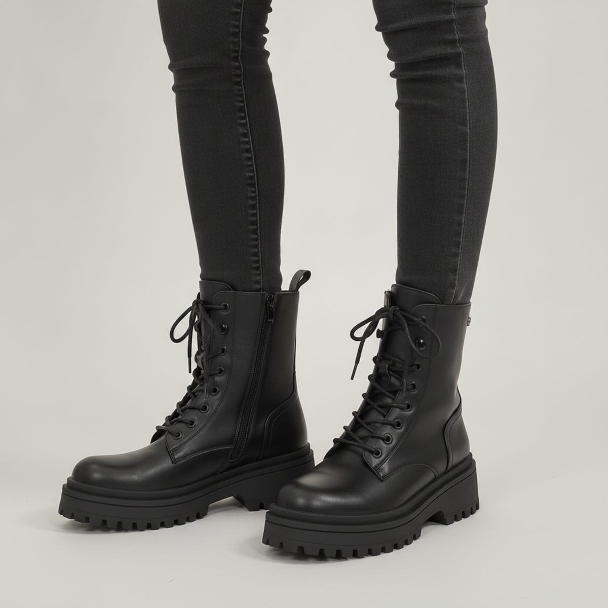 Black polyurethane amphibian rock - Black