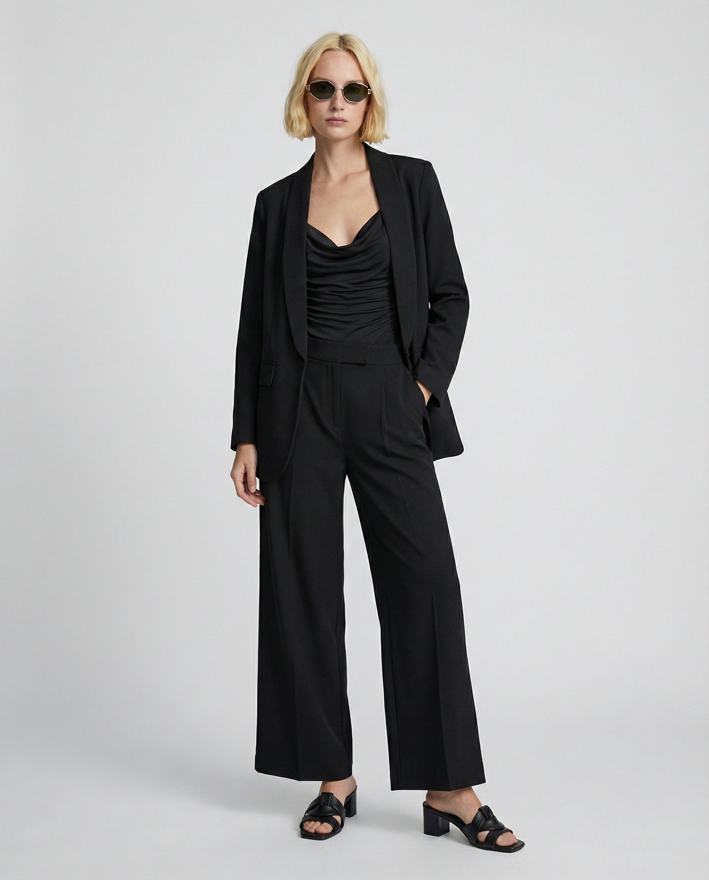 Pantalone over con pieghe in vita ed elastico - Nero