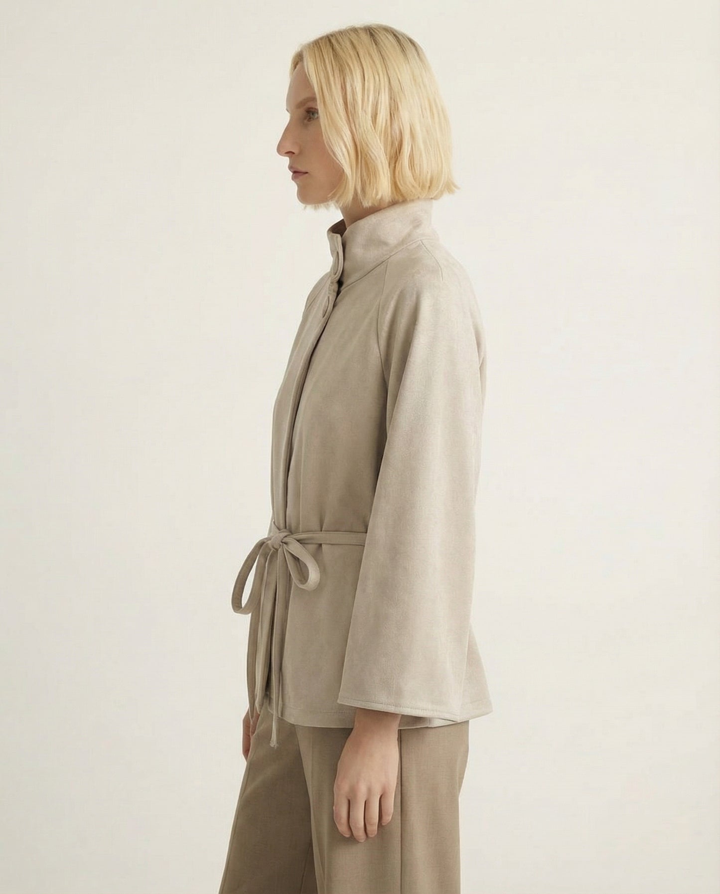 Mantella con bottoni in tessuto suede - Vaniglia