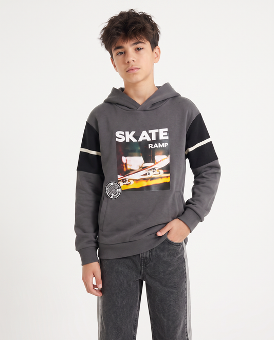 Felpa con cappuccio dallo stile college - Grigio piombo