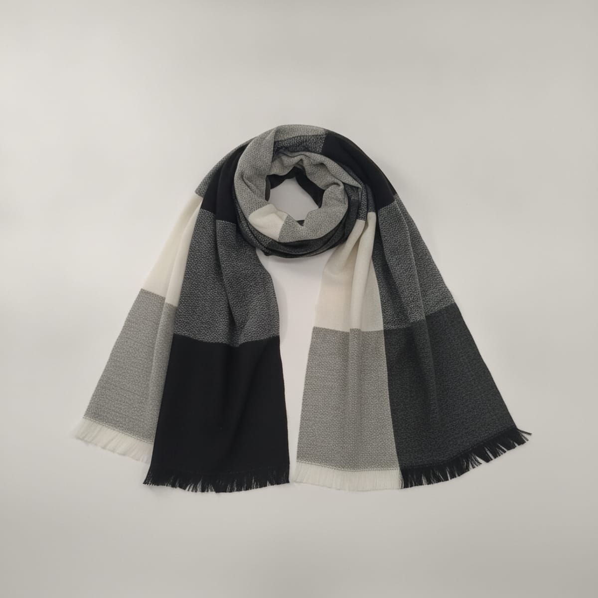 Elegant large check scarf - Black