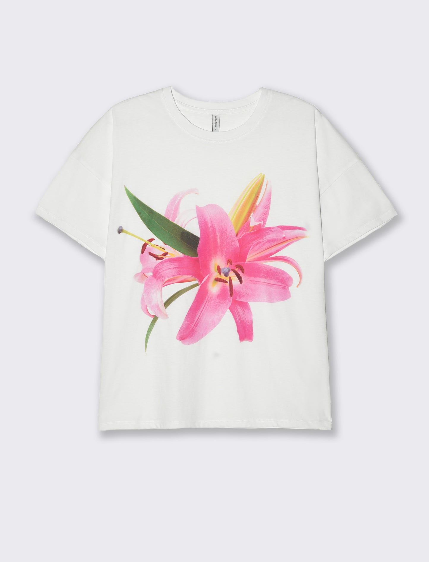 Woman's printed graphic t-shirt for casual wear - 