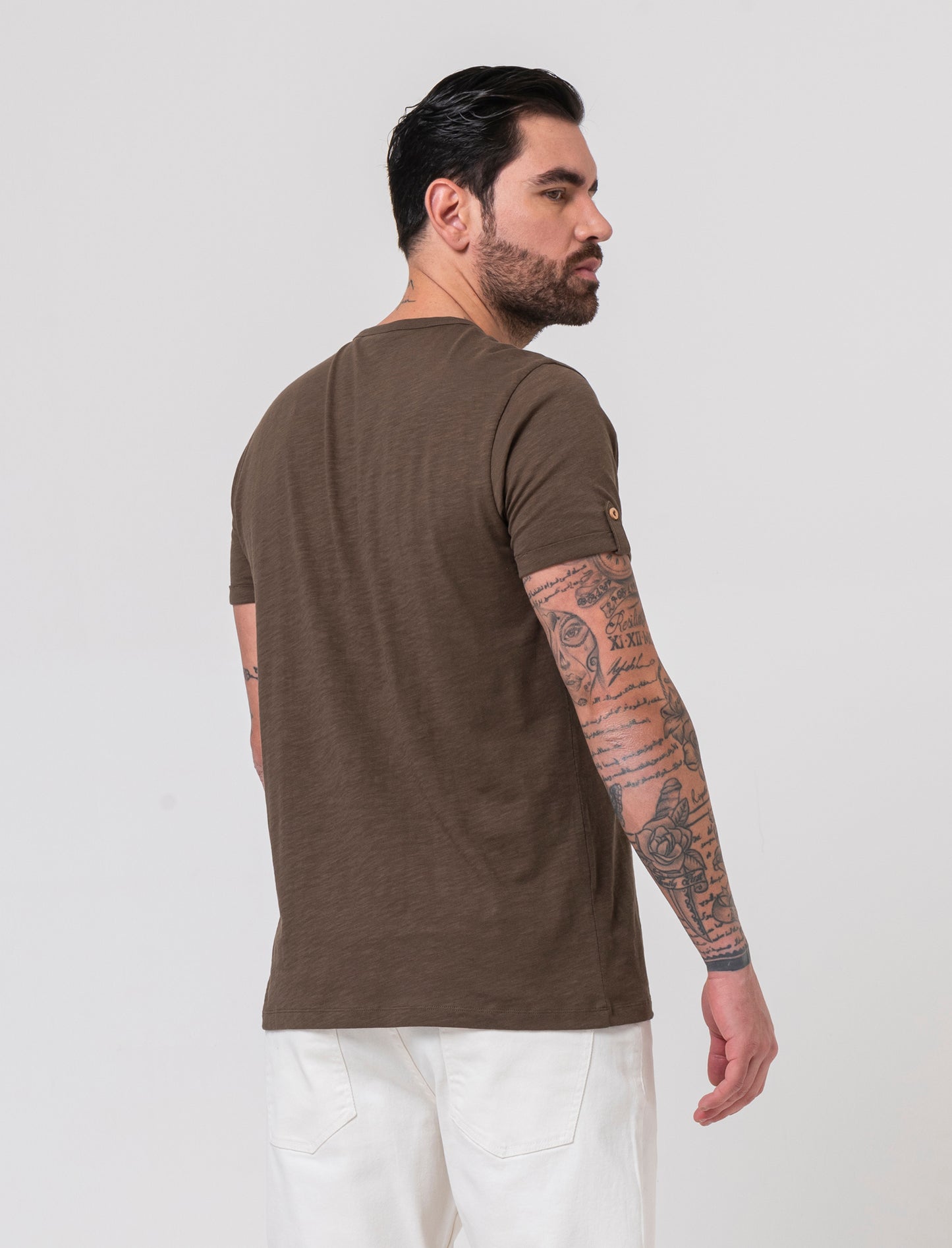T-shirt in cotone con collo a serafino da uomo - Verde kaki