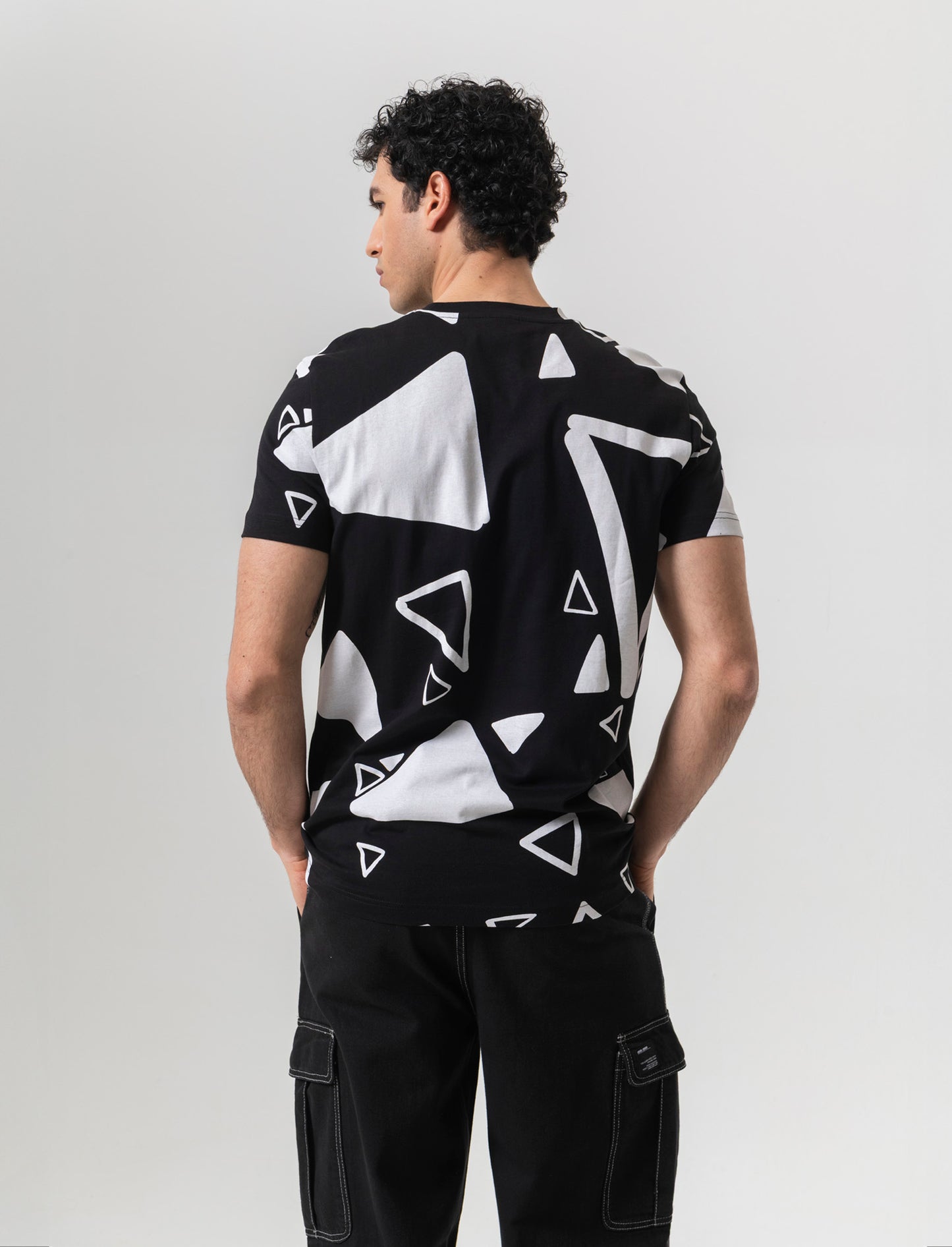 T-shirt in cotone con stampa astratta all over da uomo - Nero