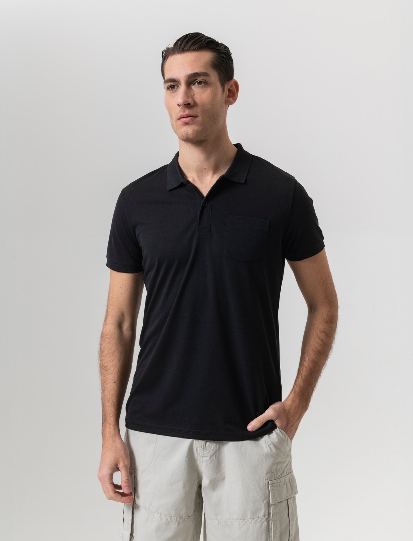 Polo basica con taschino da uomo - Nero