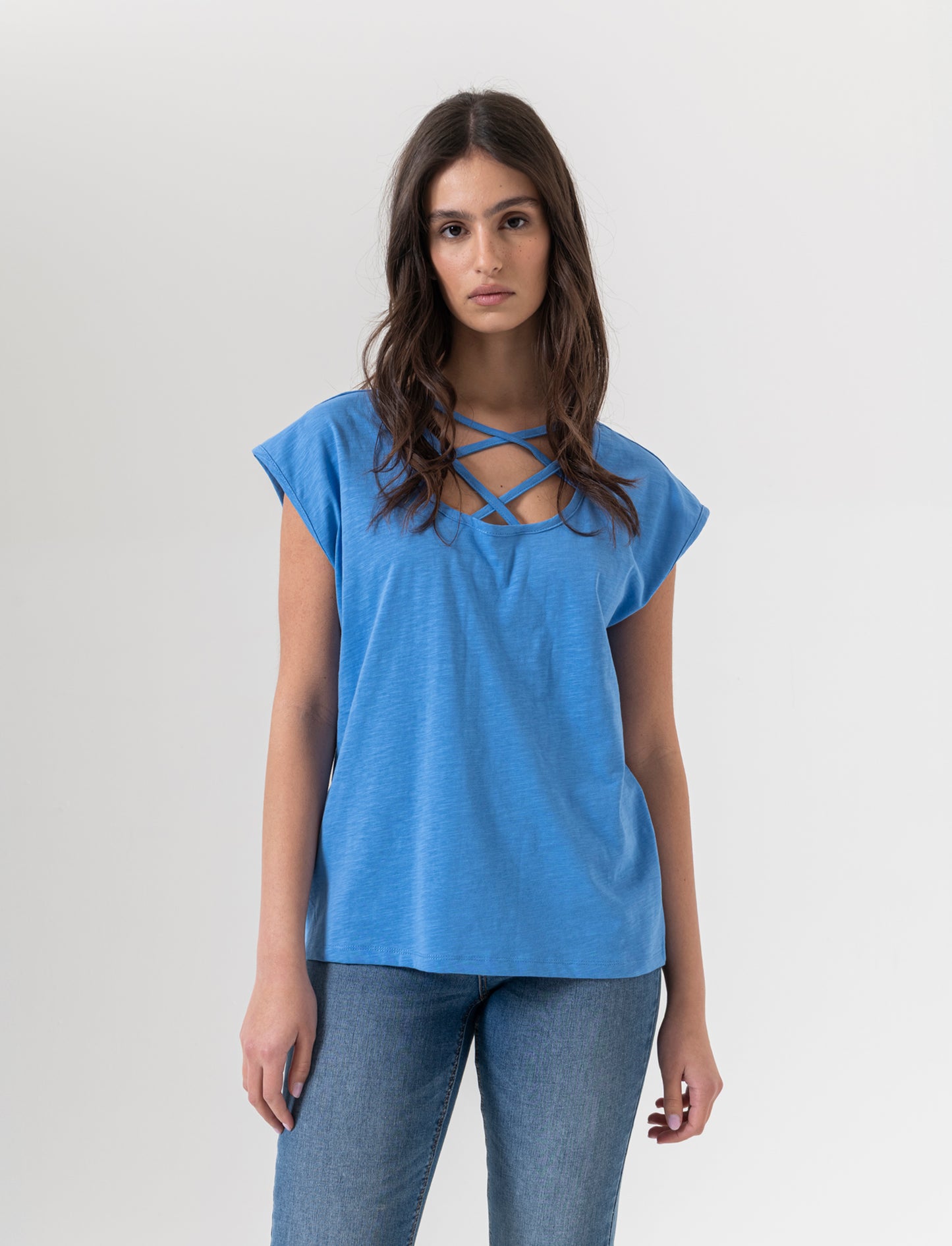 T-shirt con incrocio da donna - Bluette