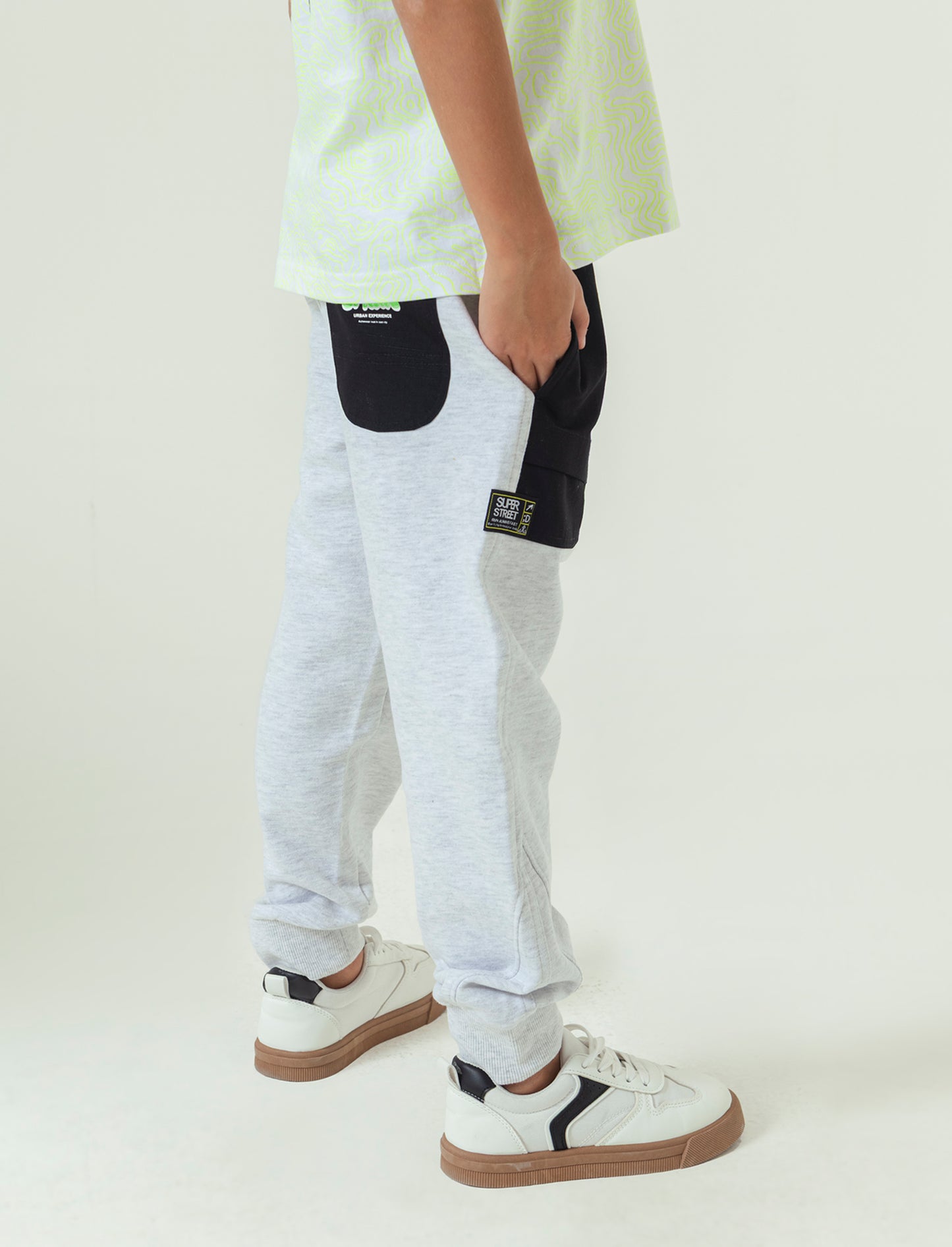 Jogger con tasconi da bambino - Grigio mel.