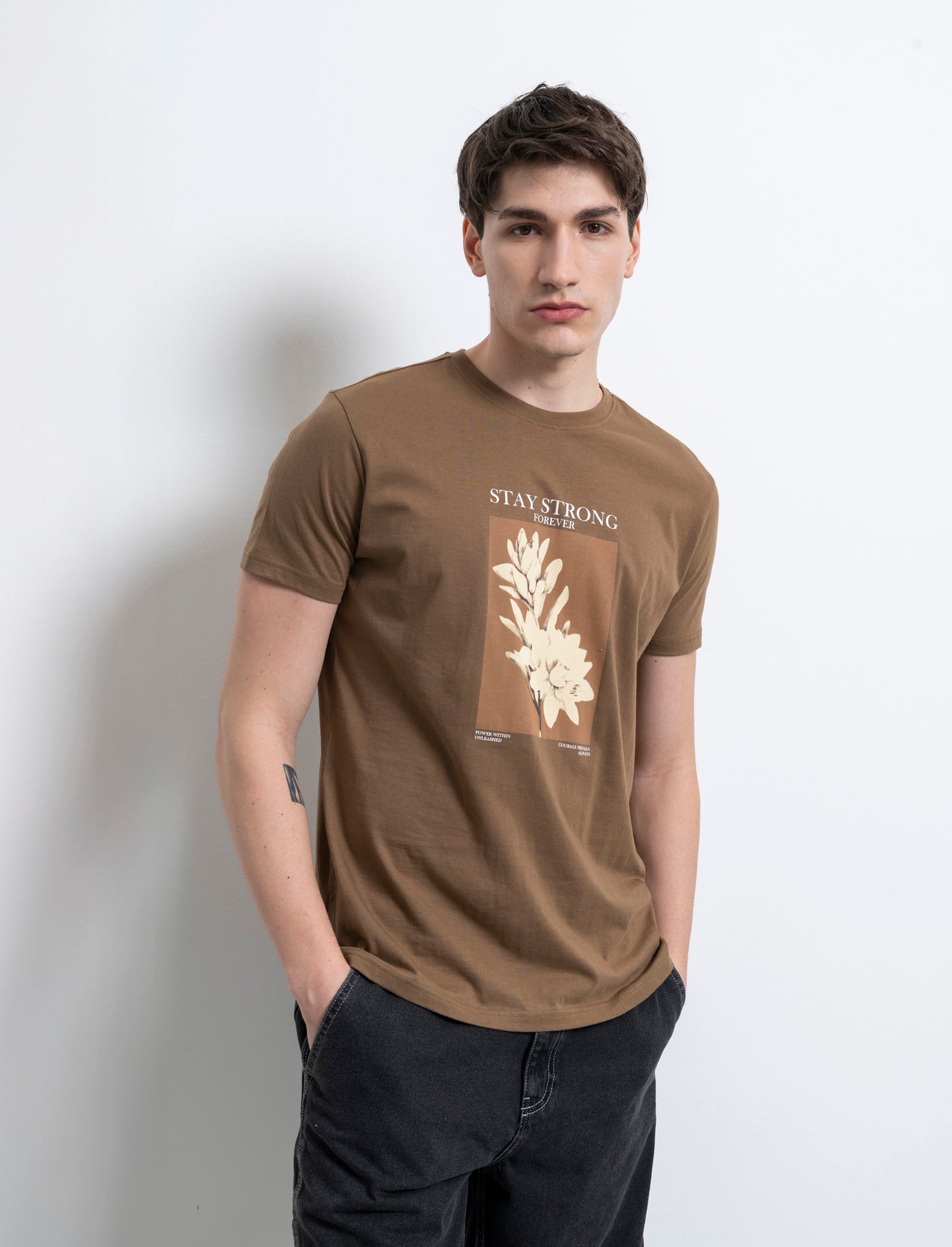 T-shirt regular fit con stampa da uomo - Grigio fango