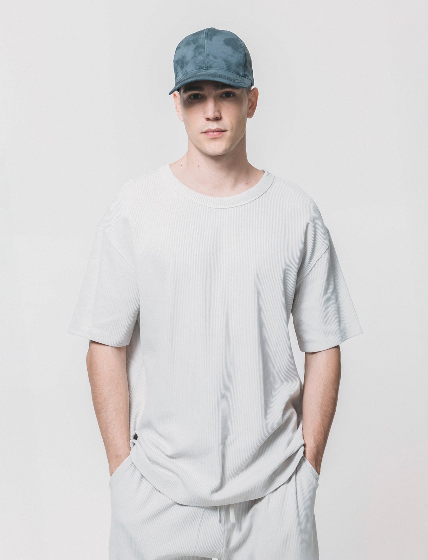 T-shirt girocollo in cotone a coste - Grigio ghiaccio