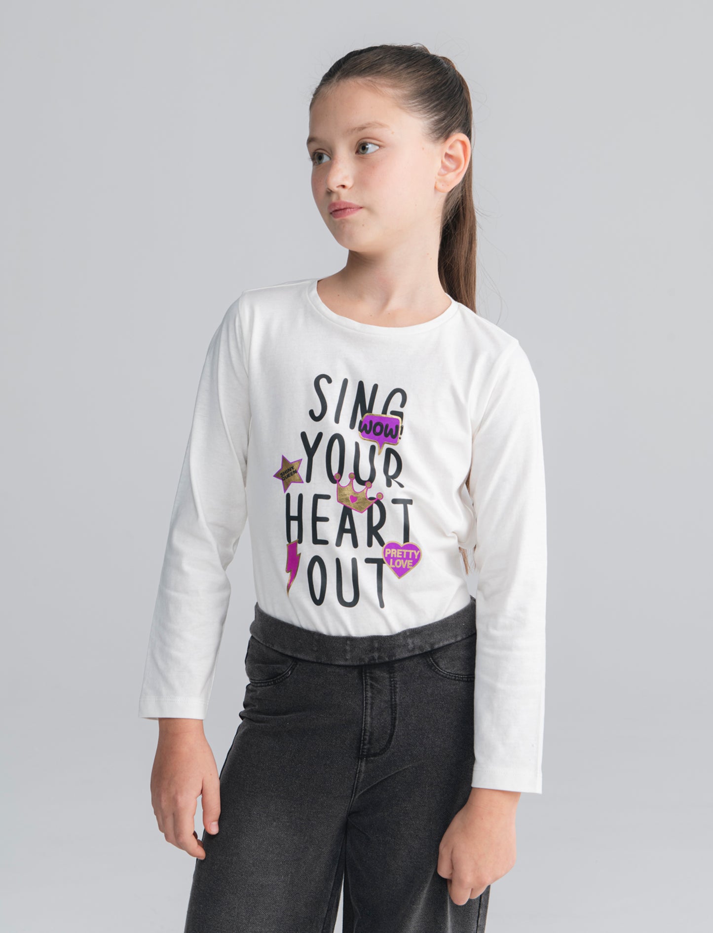 T-shirt manica lunga da bambina in cotone. - Bianco latte