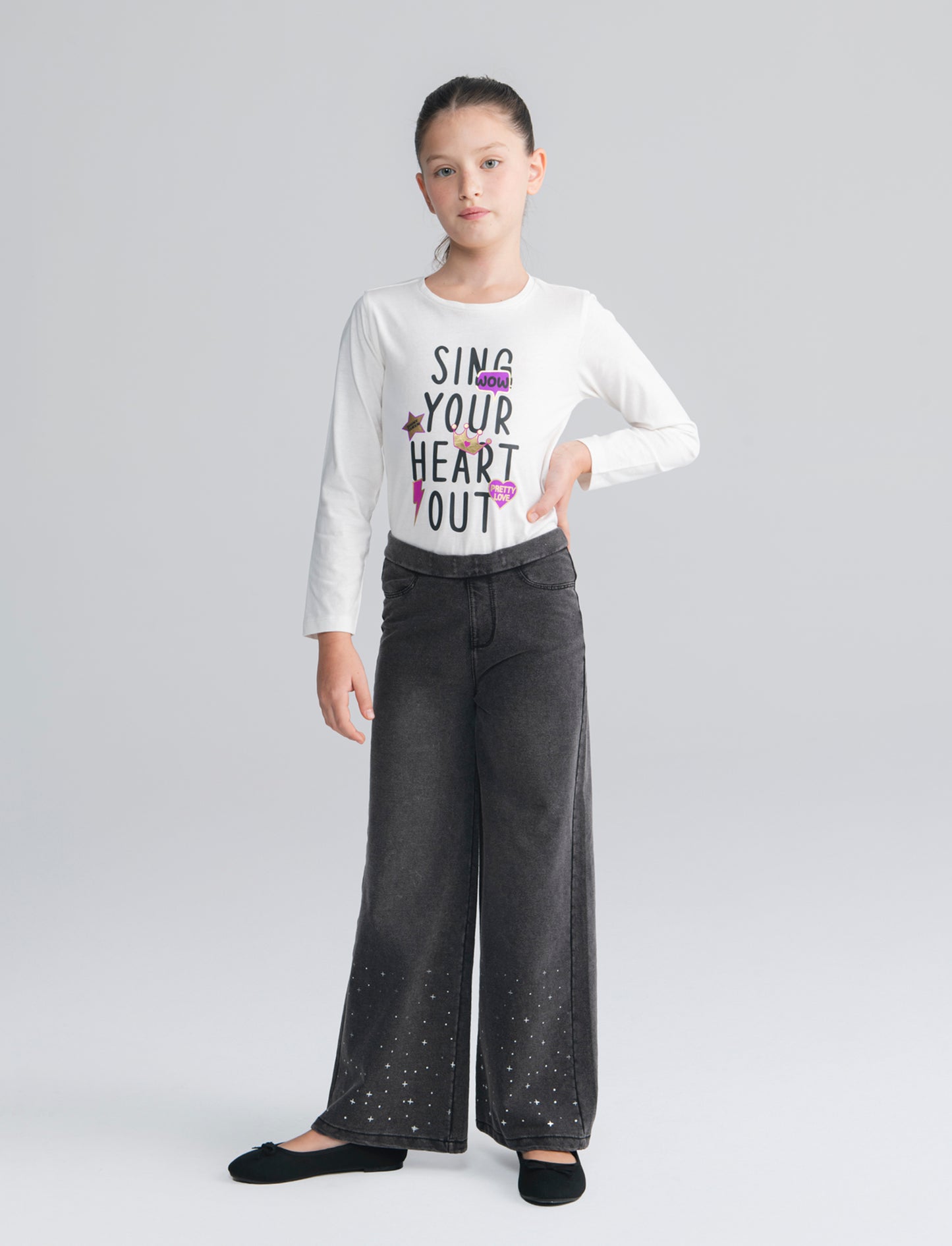 T-shirt manica lunga da bambina in cotone. - Bianco latte