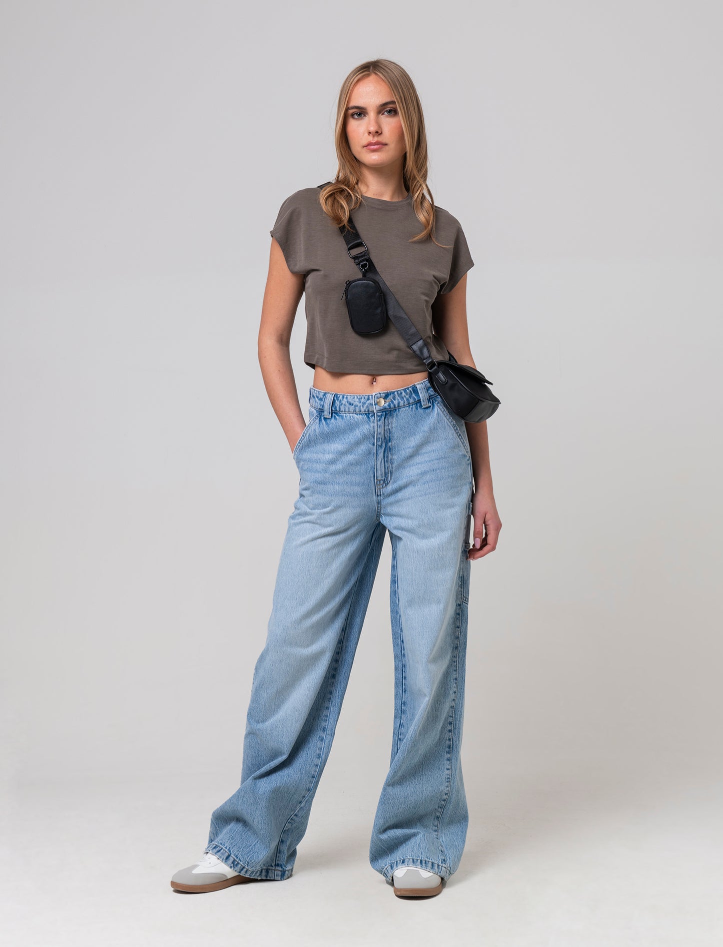 Woman's basic t-shirt for everyday wear - Green