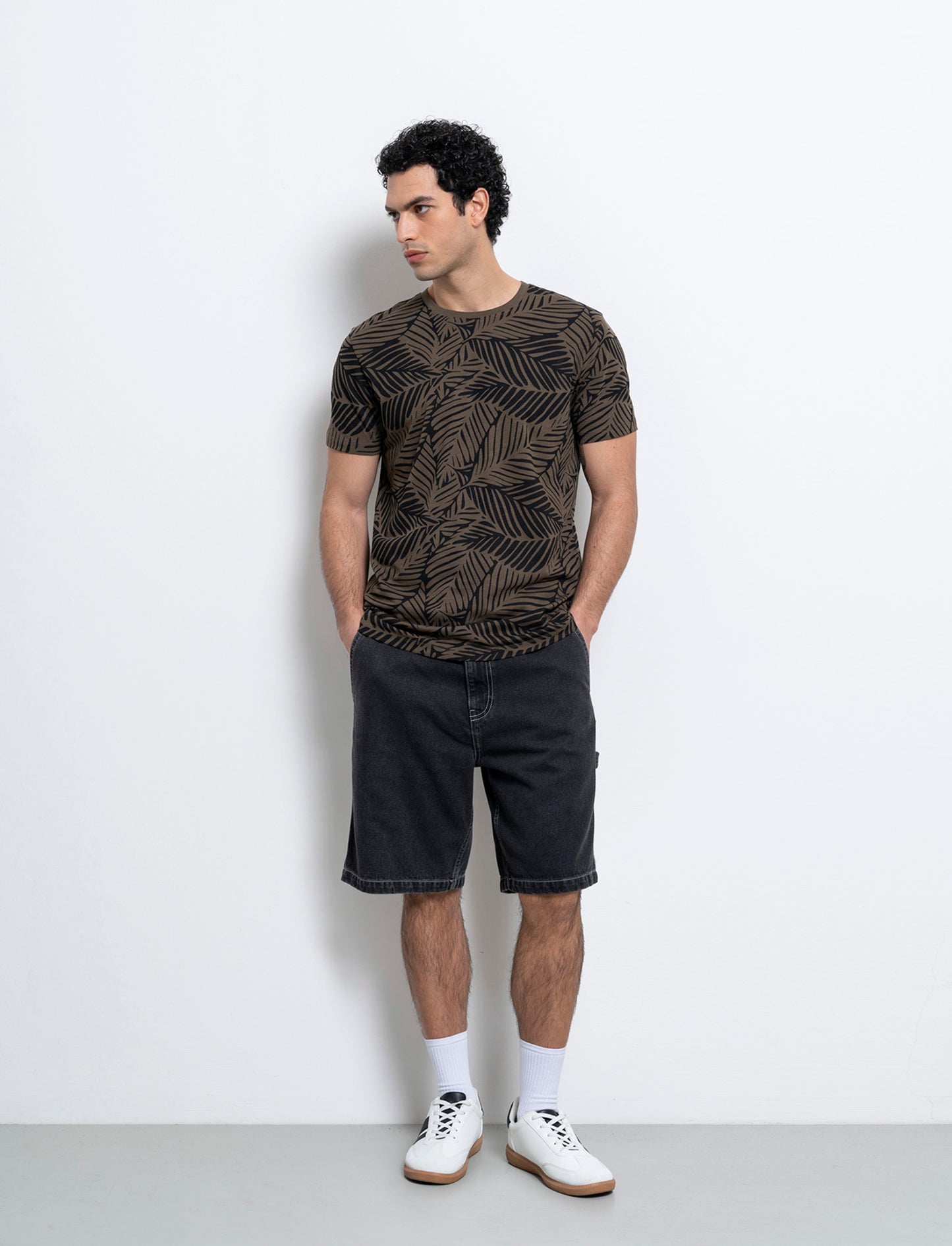 T-shirt in cotone con stampa all over da uomo - Verde kaki