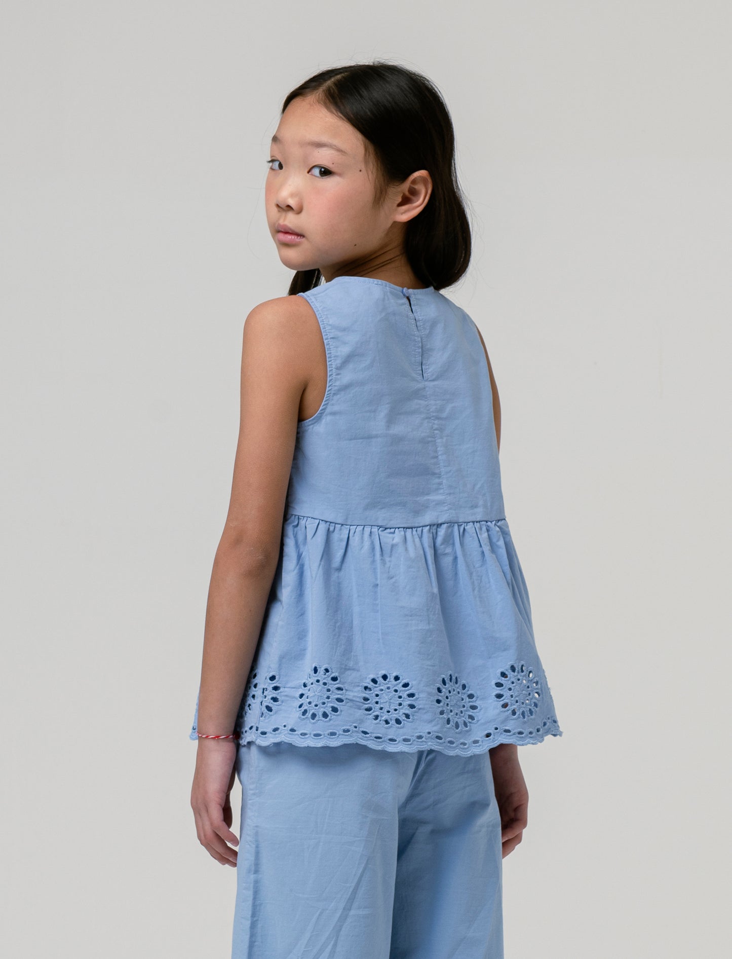 Top in cotone con ricamo da bambina - Azzurro