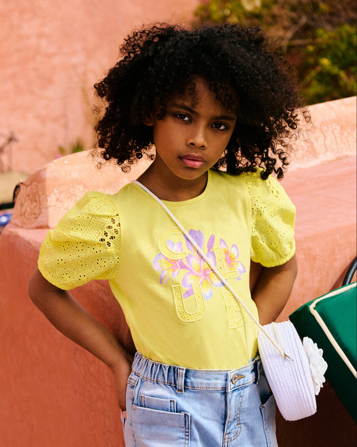T-shirt con maniche in sangallo da bambina - Giallo