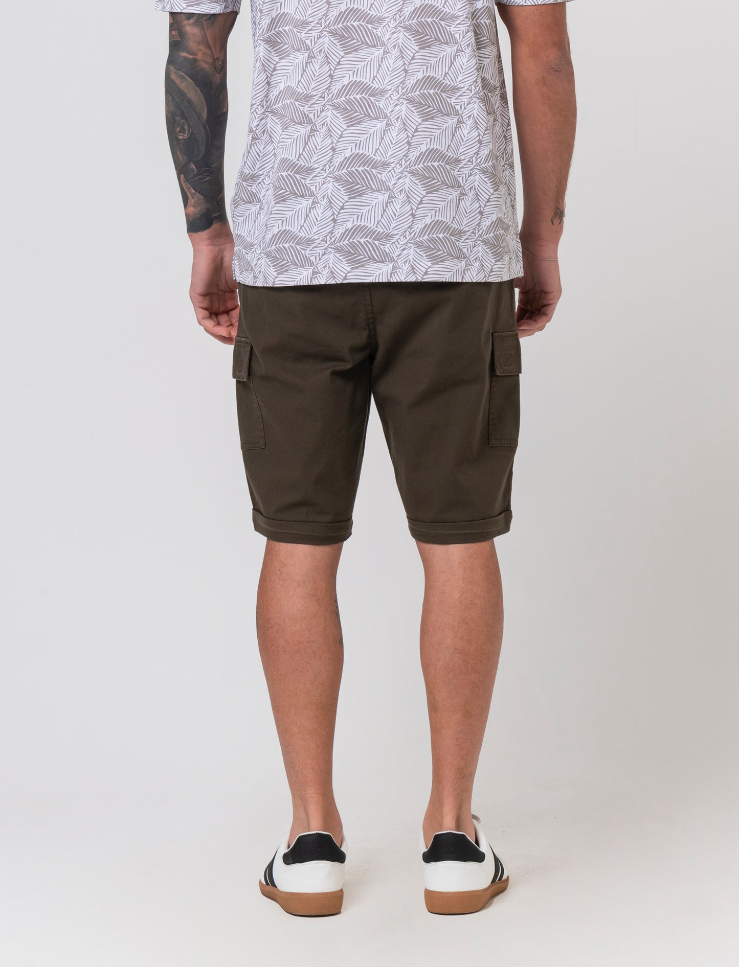 Man's cargo fit bermuda jogger shorts - Green