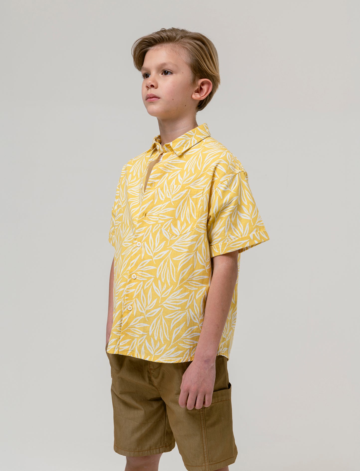 Camicia stampa foglie da bambino - Ocra