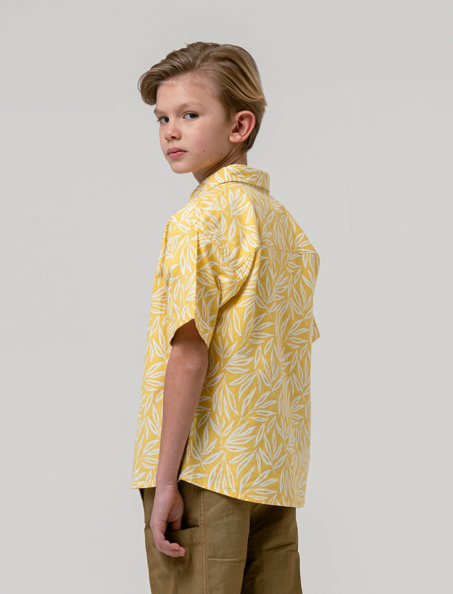 Camicia stampa foglie da bambino - Ocra