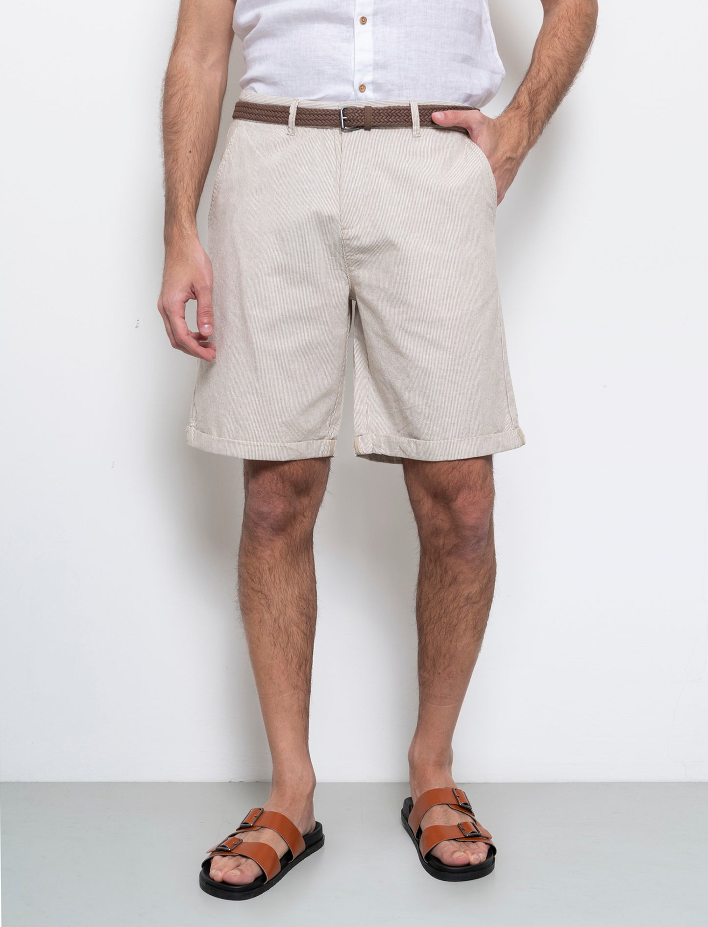 Bermuda a righe con cintura da uomo - Beige
