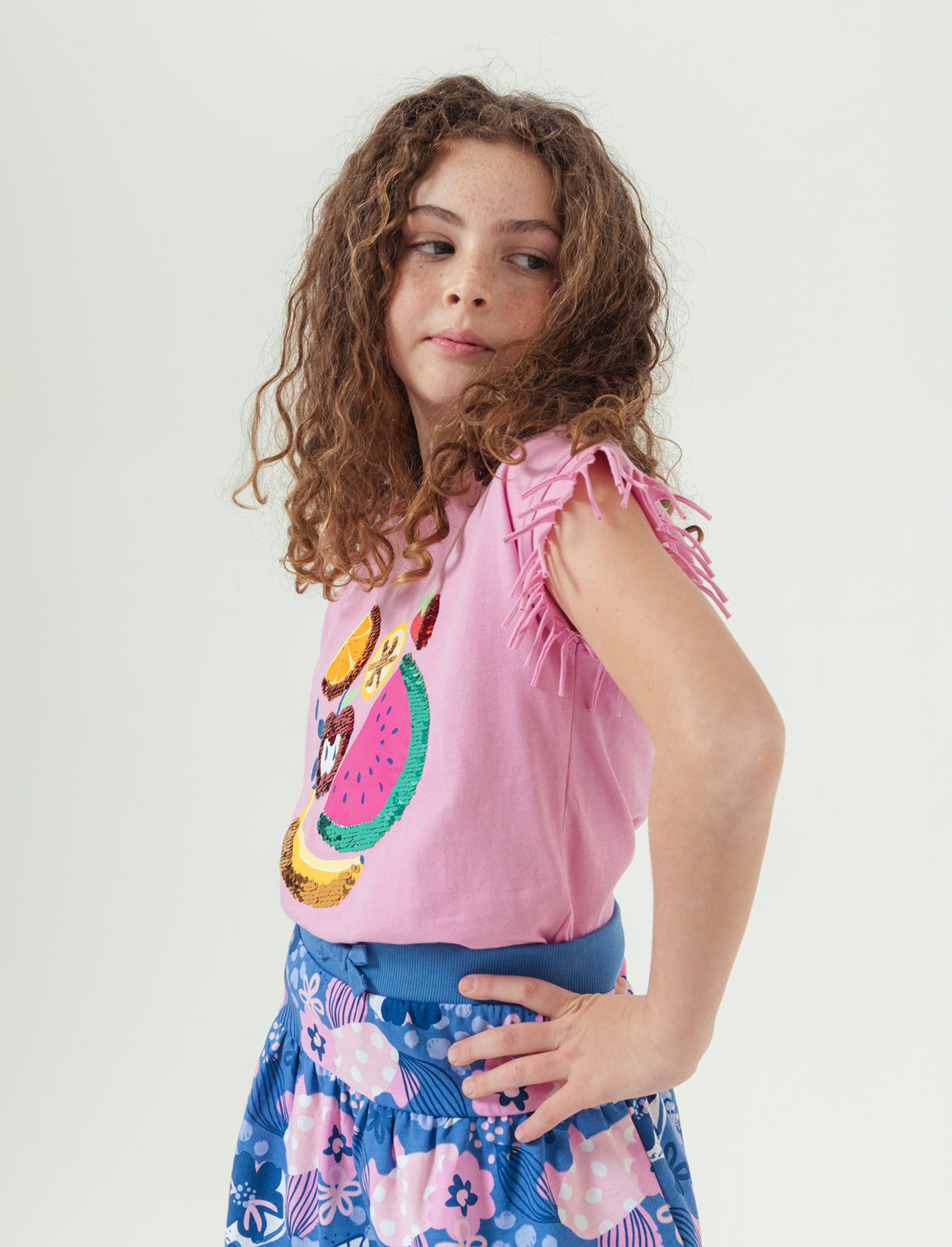 T-shirt con stampa e paillettes da bambina - Rosa