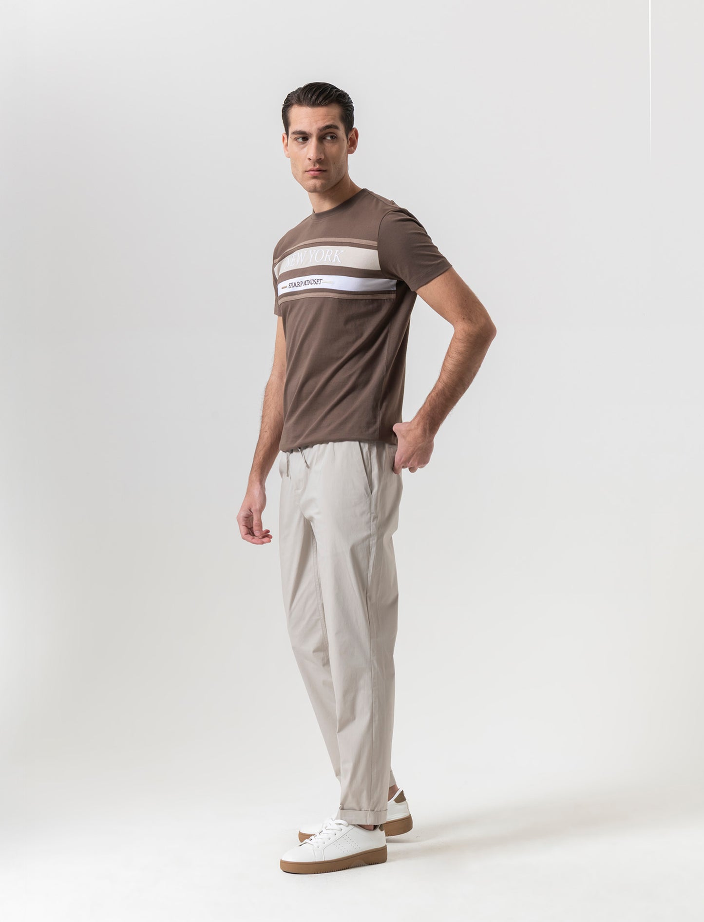Pantaloni chino jogger in popelin stretch da uomo - Sabbia