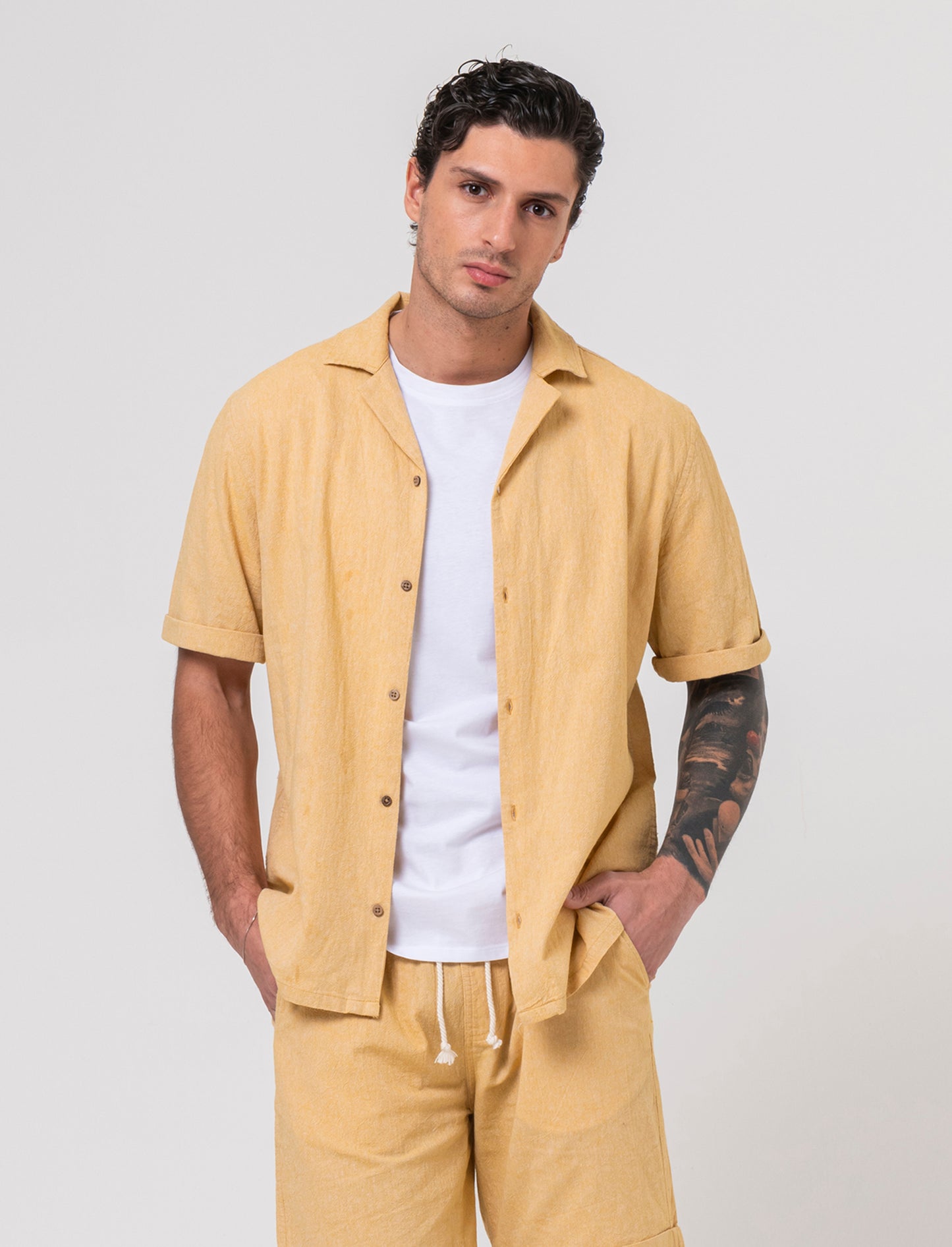 Camicia manica corta goffrata da uomo - Senape