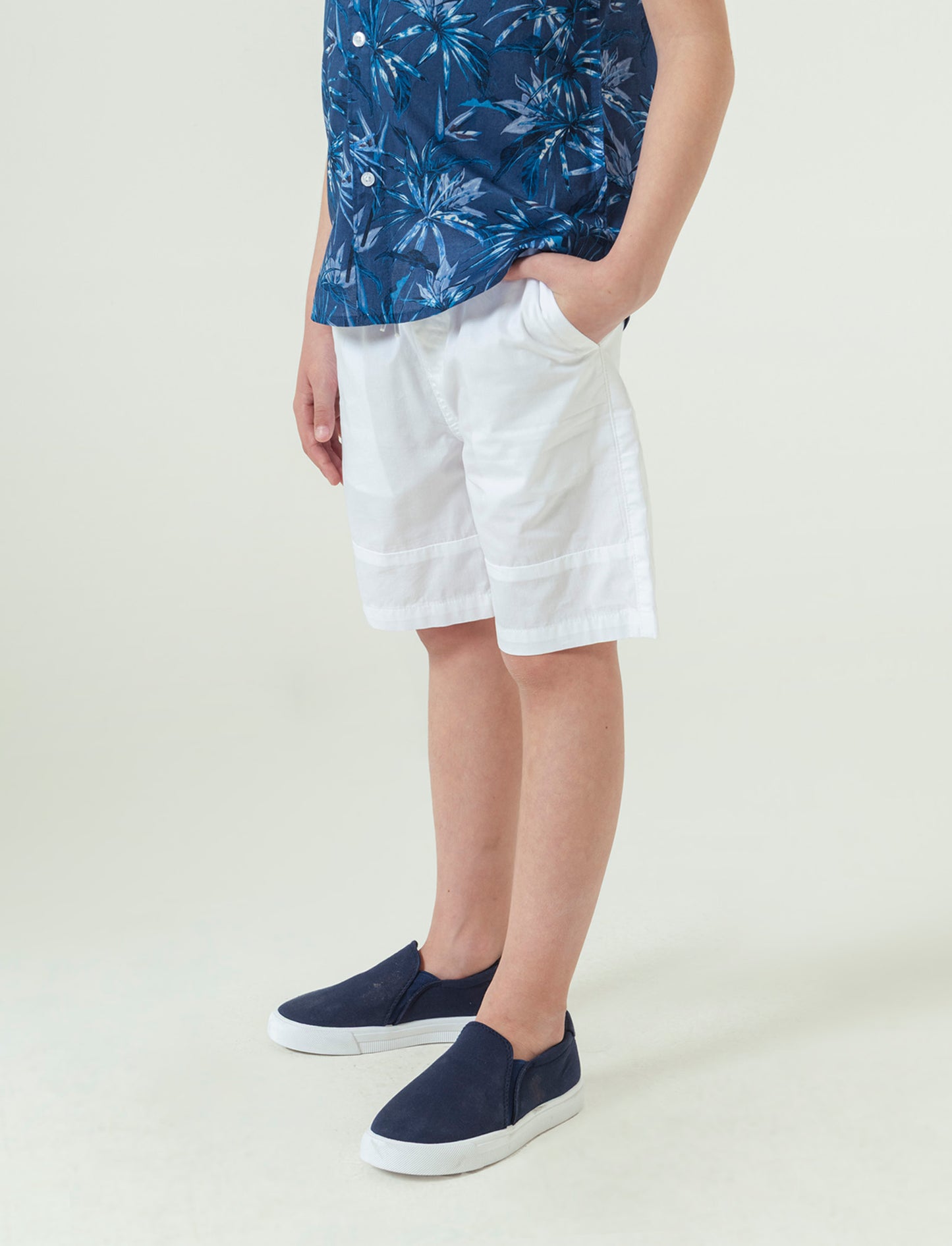 Bermuda in cotone con tagli da bambino - Bianco