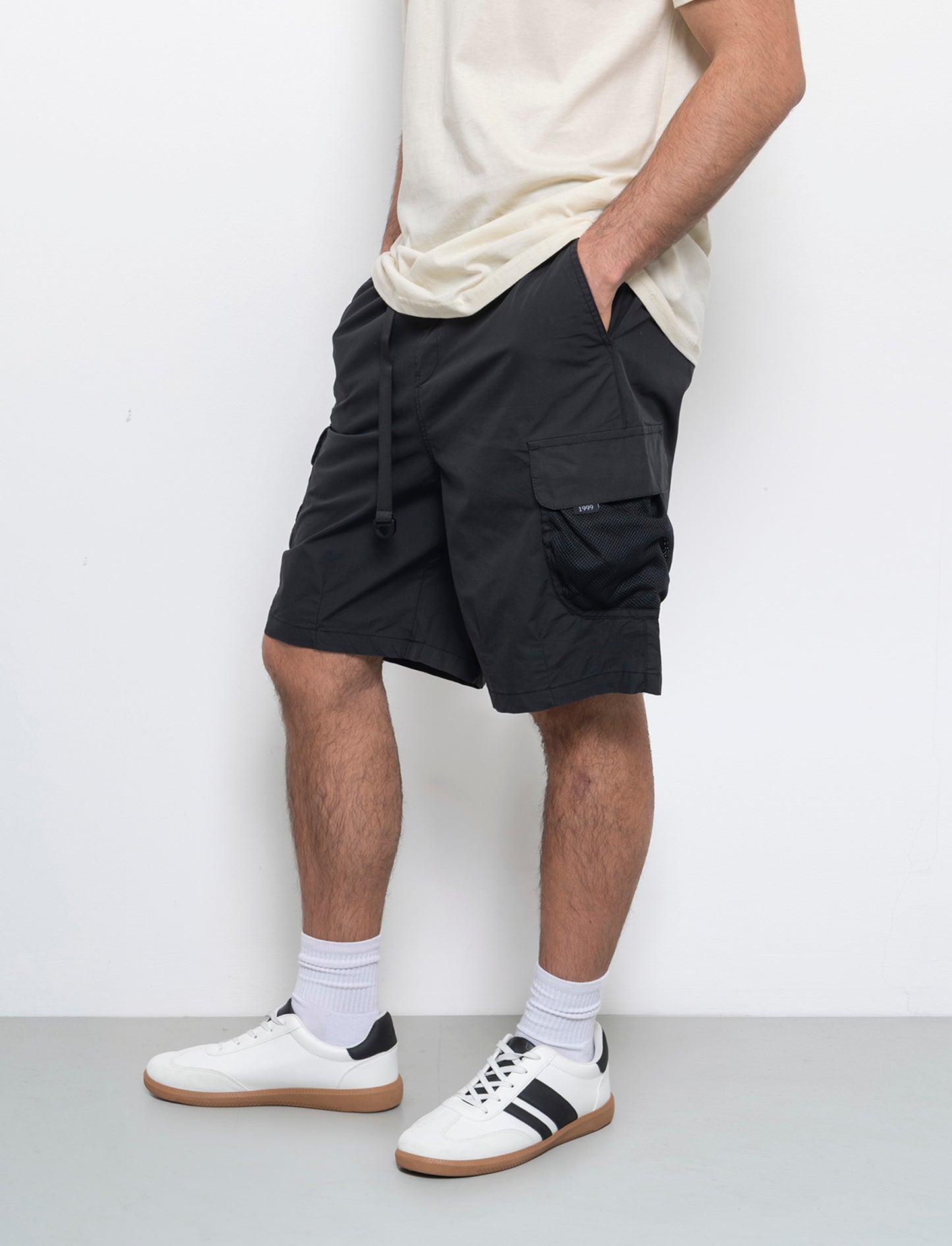 Bermuda cargo con cinturino relaxed fit da uomo - Nero