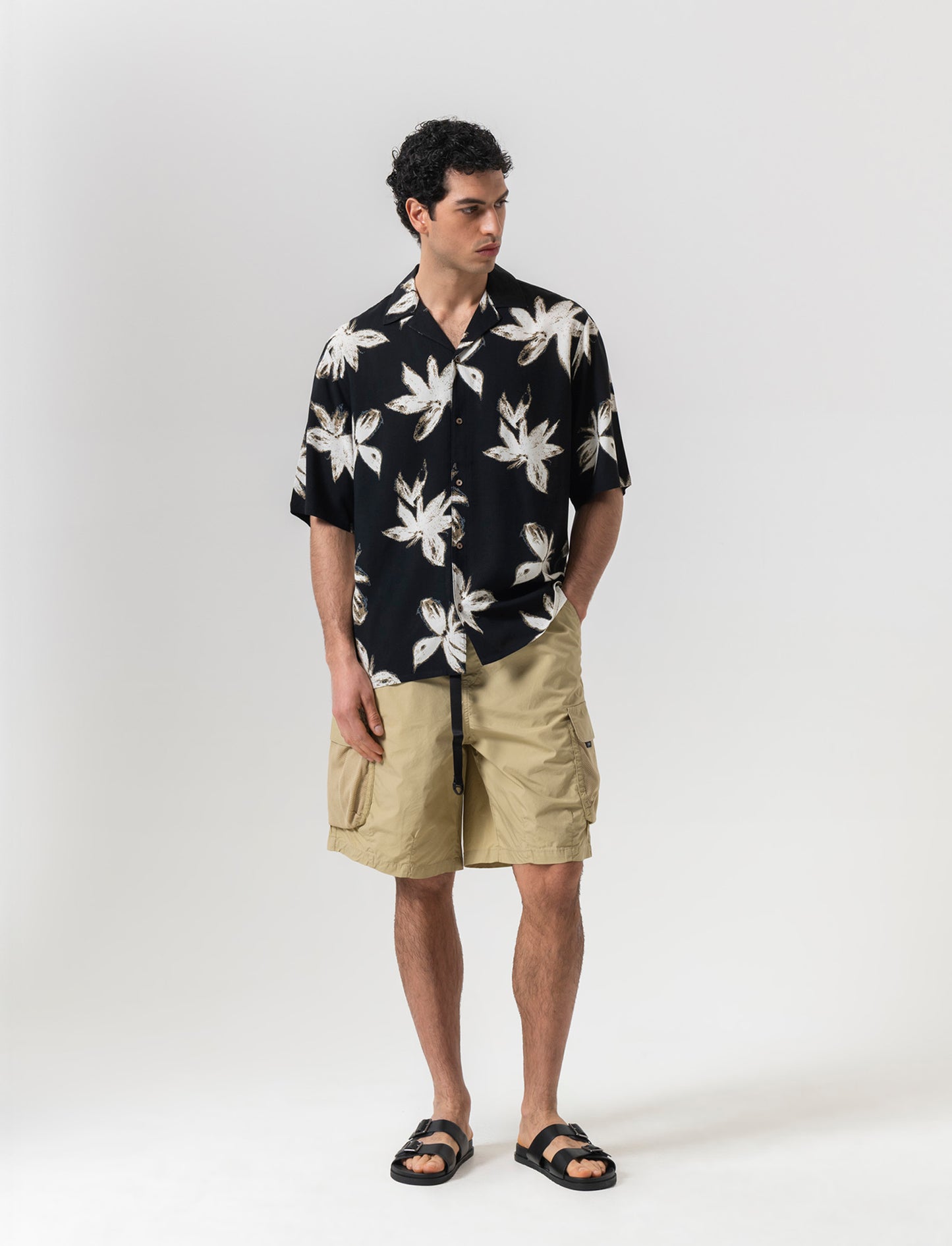Bermuda cargo con cinturino relaxed fit da uomo - Beige