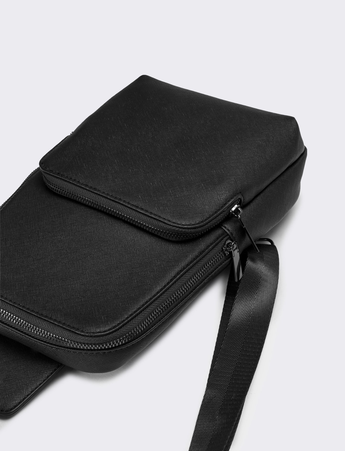 Borsa uomo monospalla in saffiano - Nero