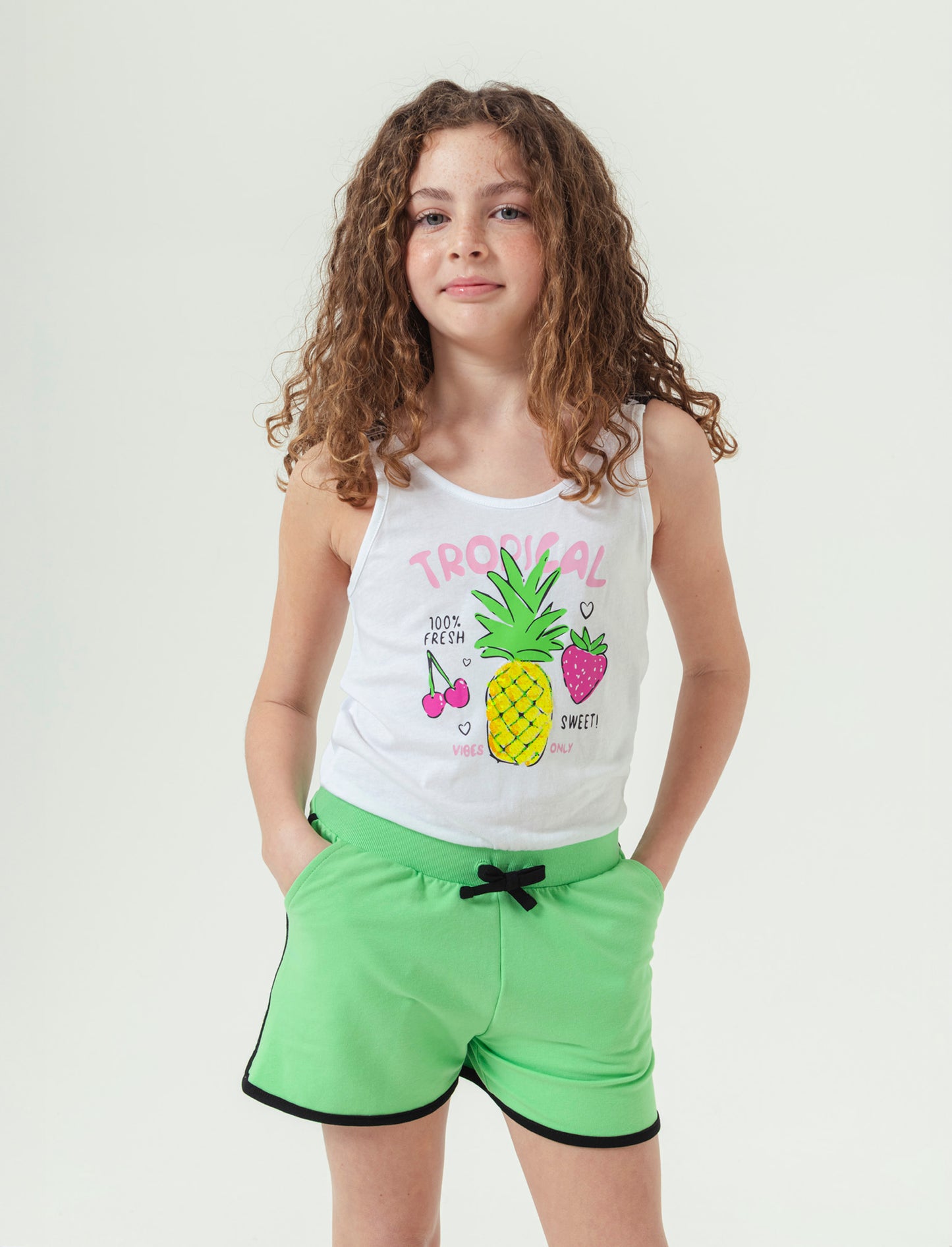 Salopette con bretelline elastiche da bambina - Verde mela