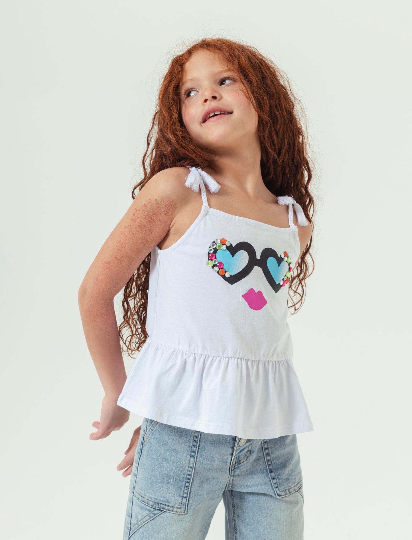 Top in jersey con stampa e pietre da bambina - Bianco