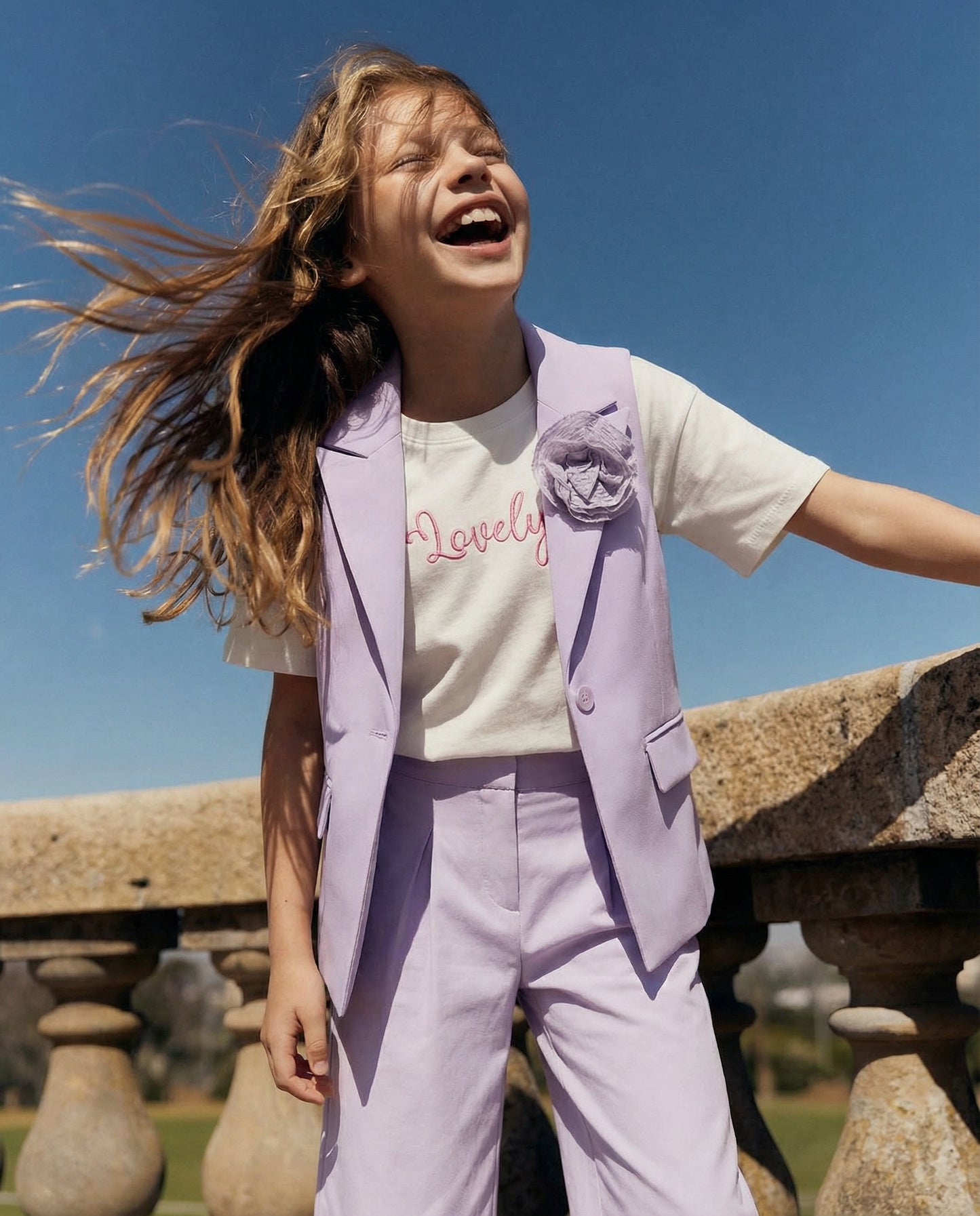 Gilet estivo con fiore applicato e tasche - Viola glicine