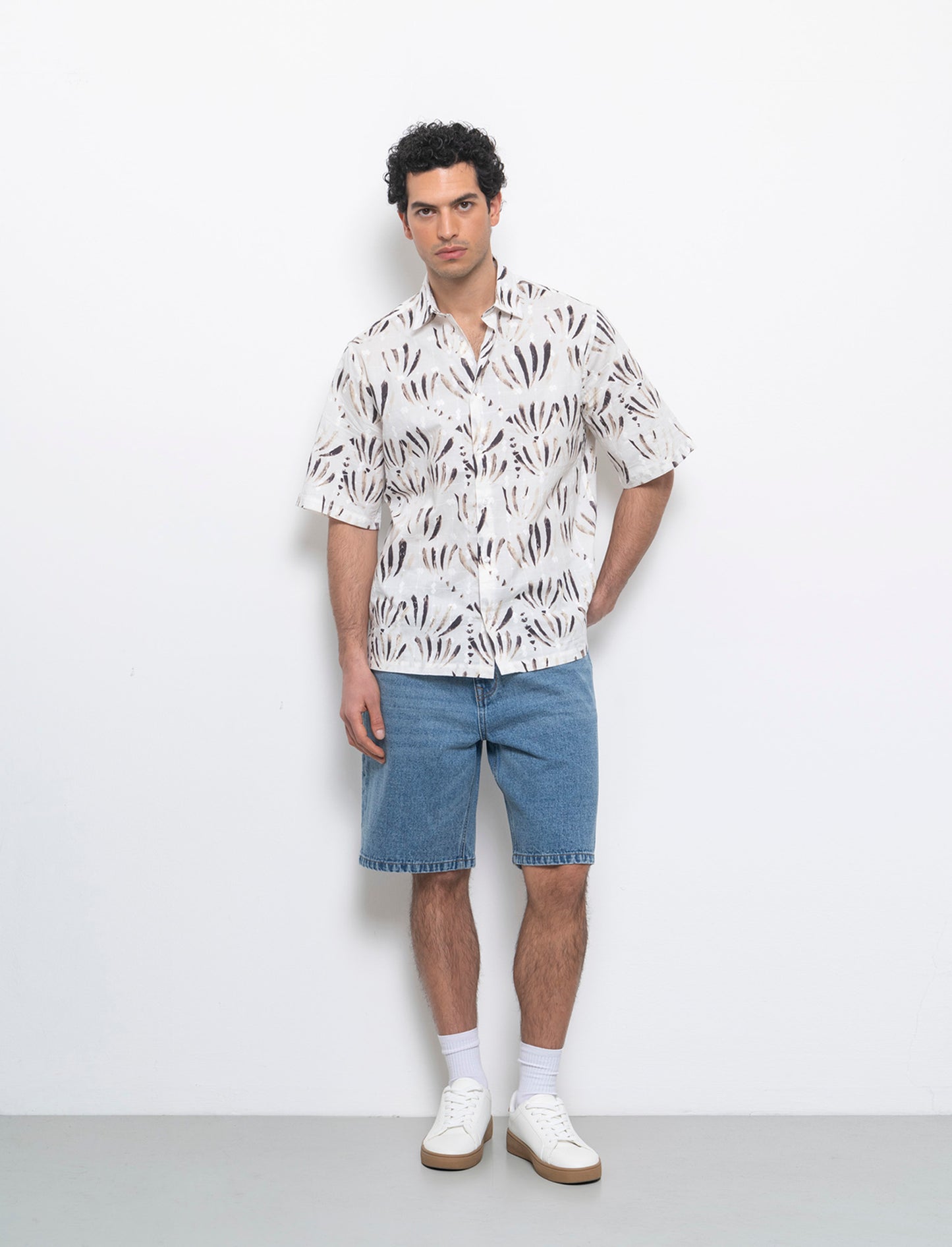 Camicia fantasia stampata e ricamata da uomo - Beige ecru